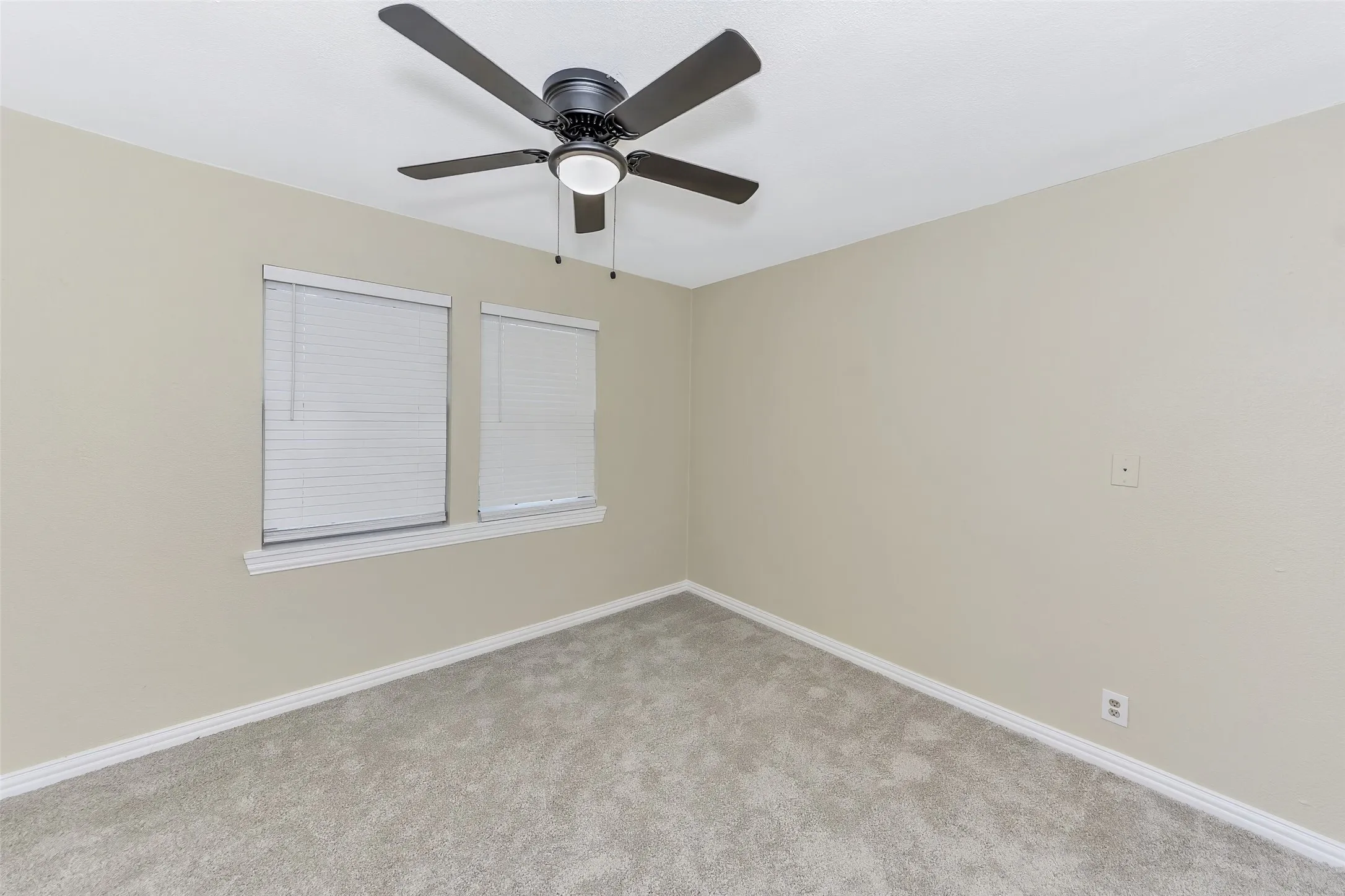 Single Family Residence For Sale in Tarrant County , 5924 Angus Drive, Fort Worth, Texas 76179, 4 Bedroom, 2 Bathroom, 2 Garage spaces, 1,752 Sqft, built in 1990, Preowned, mls#21240810, Real Estate Agent in Fort Worth, Homes For Sale in Tarrant county, Homes For Sale in Fort Worth, Realtor in Fort Worth Texas, Real Estate Brokerage Independent Realty Texas, Luminita Cordes Realtor