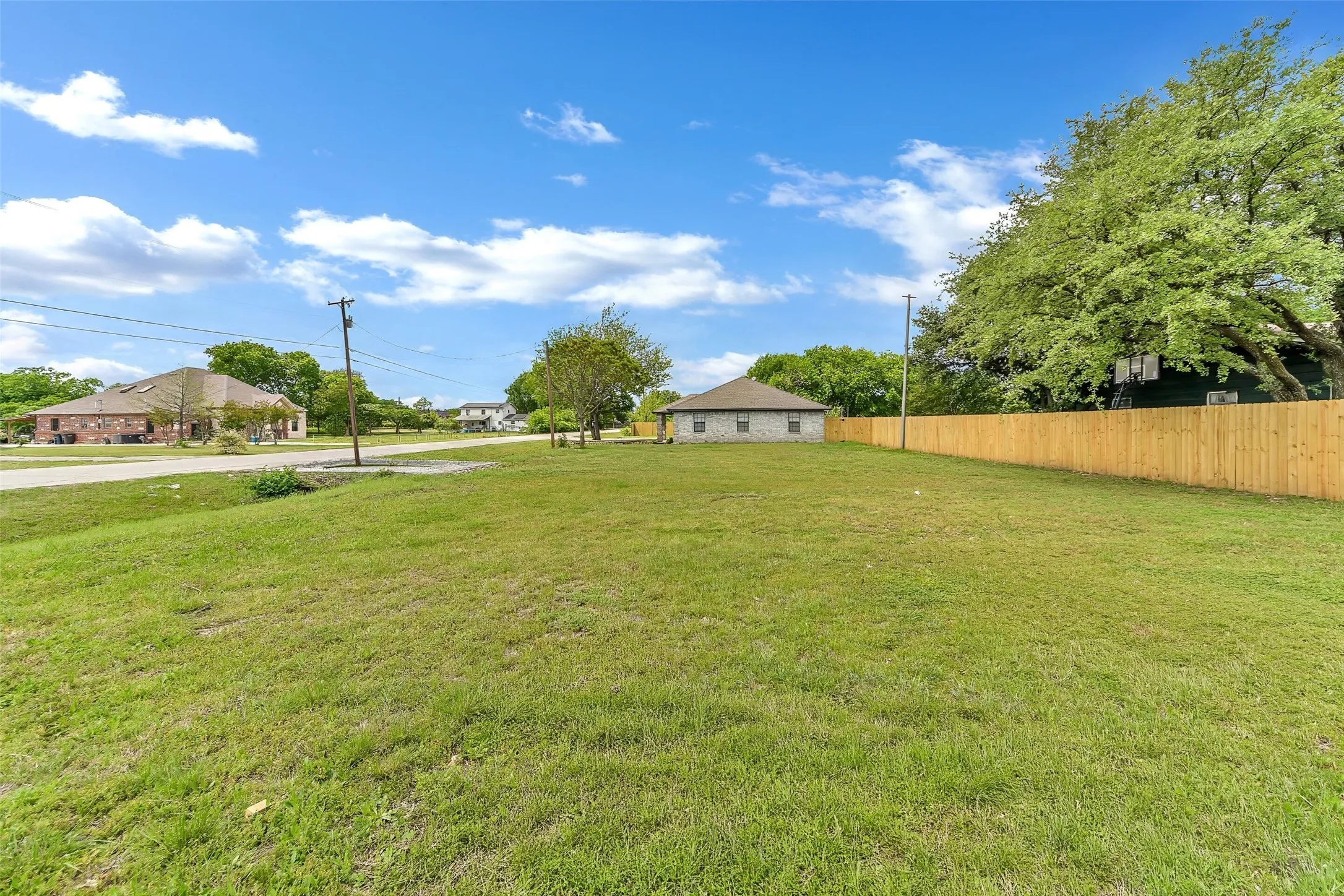 Single Family Residence For Sale in Tarrant County , 5924 Angus Drive, Fort Worth, Texas 76179, 4 Bedroom, 2 Bathroom, 2 Garage spaces, 1,752 Sqft, built in 1990, Preowned, mls#21240810, Real Estate Agent in Fort Worth, Homes For Sale in Tarrant county, Homes For Sale in Fort Worth, Realtor in Fort Worth Texas, Real Estate Brokerage Independent Realty Texas, Luminita Cordes Realtor