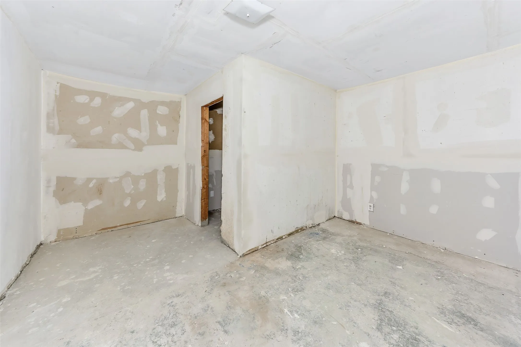 Single Family Residence For Sale in Tarrant County , 5924 Angus Drive, Fort Worth, Texas 76179, 4 Bedroom, 2 Bathroom, 2 Garage spaces, 1,752 Sqft, built in 1990, Preowned, mls#21240810, Real Estate Agent in Fort Worth, Homes For Sale in Tarrant county, Homes For Sale in Fort Worth, Realtor in Fort Worth Texas, Real Estate Brokerage Independent Realty Texas, Luminita Cordes Realtor