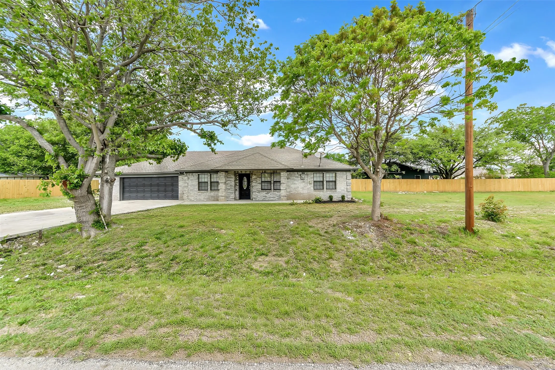 Single Family Residence For Sale in Tarrant County , 5924 Angus Drive, Fort Worth, Texas 76179, 4 Bedroom, 2 Bathroom, 2 Garage spaces, 1,752 Sqft, built in 1990, Preowned, mls#21240810, Real Estate Agent in Fort Worth, Homes For Sale in Tarrant county, Homes For Sale in Fort Worth, Realtor in Fort Worth Texas, Real Estate Brokerage Independent Realty Texas, Luminita Cordes Realtor