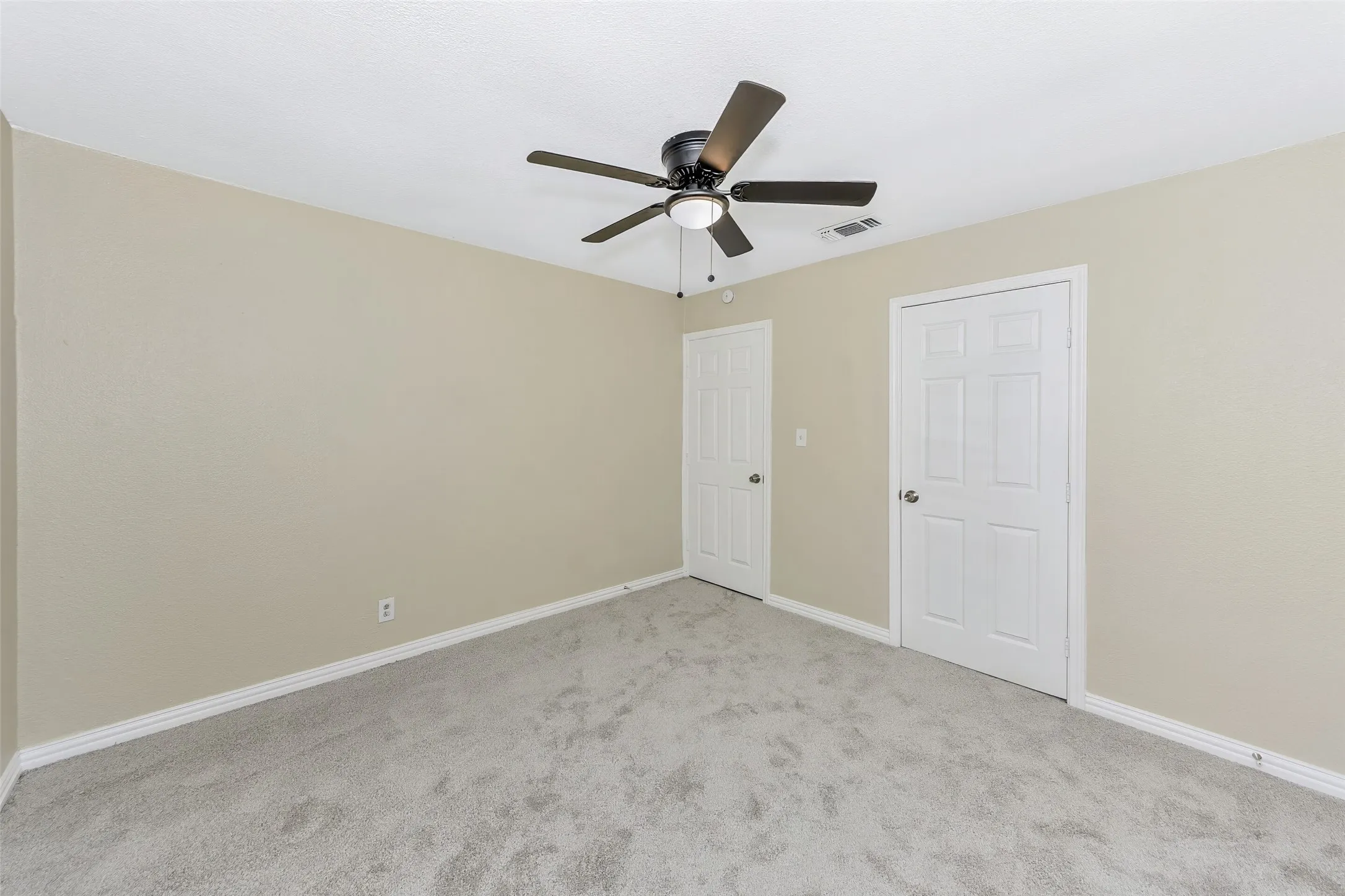 Single Family Residence For Sale in Tarrant County , 5924 Angus Drive, Fort Worth, Texas 76179, 4 Bedroom, 2 Bathroom, 2 Garage spaces, 1,752 Sqft, built in 1990, Preowned, mls#21240810, Real Estate Agent in Fort Worth, Homes For Sale in Tarrant county, Homes For Sale in Fort Worth, Realtor in Fort Worth Texas, Real Estate Brokerage Independent Realty Texas, Luminita Cordes Realtor