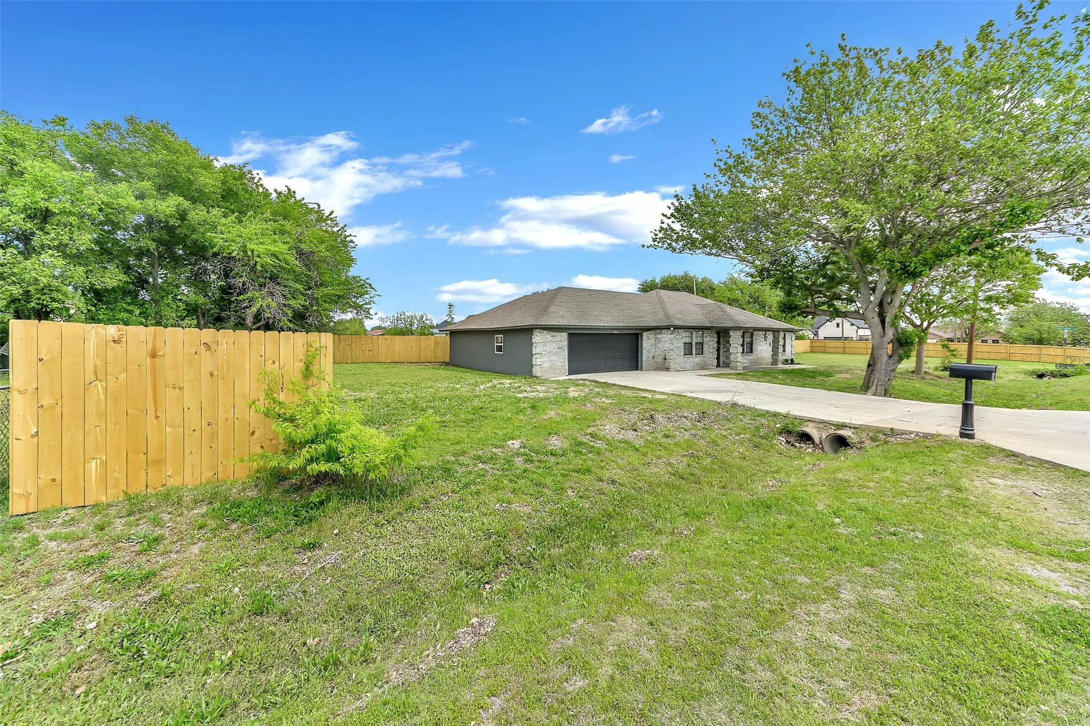 Single Family Residence For Sale in Tarrant County , 5924 Angus Drive, Fort Worth, Texas 76179, 4 Bedroom, 2 Bathroom, 2 Garage spaces, 1,752 Sqft, built in 1990, Preowned, mls#21240810, Real Estate Agent in Fort Worth, Homes For Sale in Tarrant county, Homes For Sale in Fort Worth, Realtor in Fort Worth Texas, Real Estate Brokerage Independent Realty Texas, Luminita Cordes Realtor