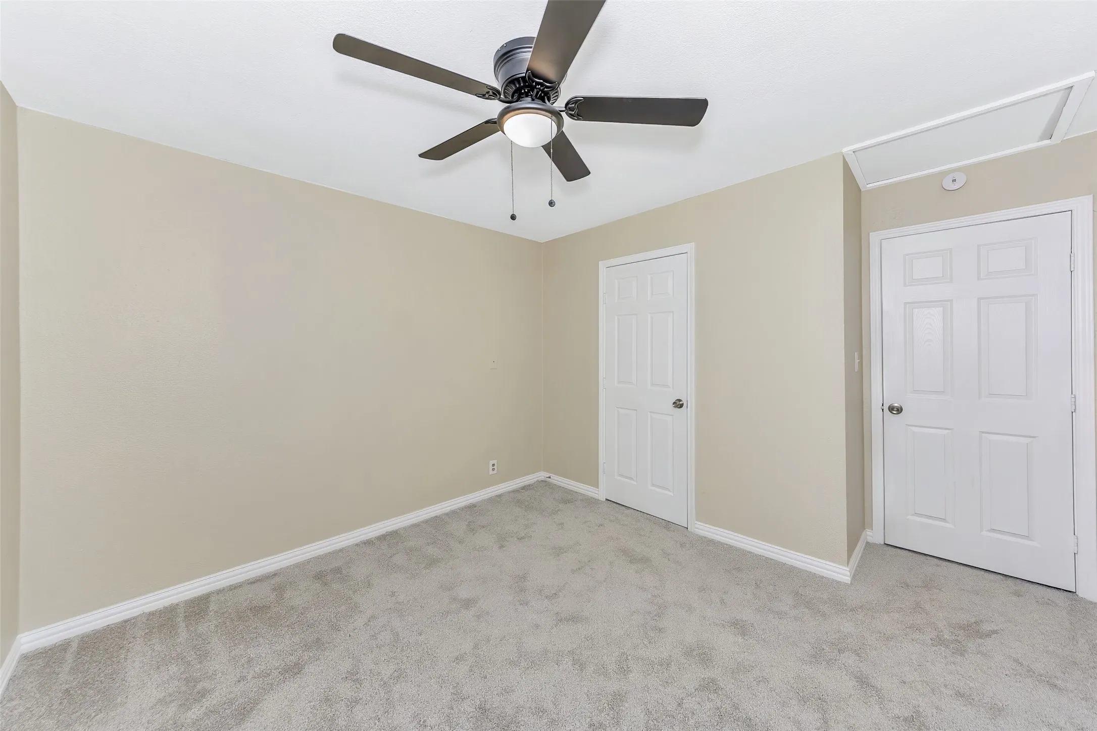 Single Family Residence For Sale in Tarrant County , 5924 Angus Drive, Fort Worth, Texas 76179, 4 Bedroom, 2 Bathroom, 2 Garage spaces, 1,752 Sqft, built in 1990, Preowned, mls#21240810, Real Estate Agent in Fort Worth, Homes For Sale in Tarrant county, Homes For Sale in Fort Worth, Realtor in Fort Worth Texas, Real Estate Brokerage Independent Realty Texas, Luminita Cordes Realtor