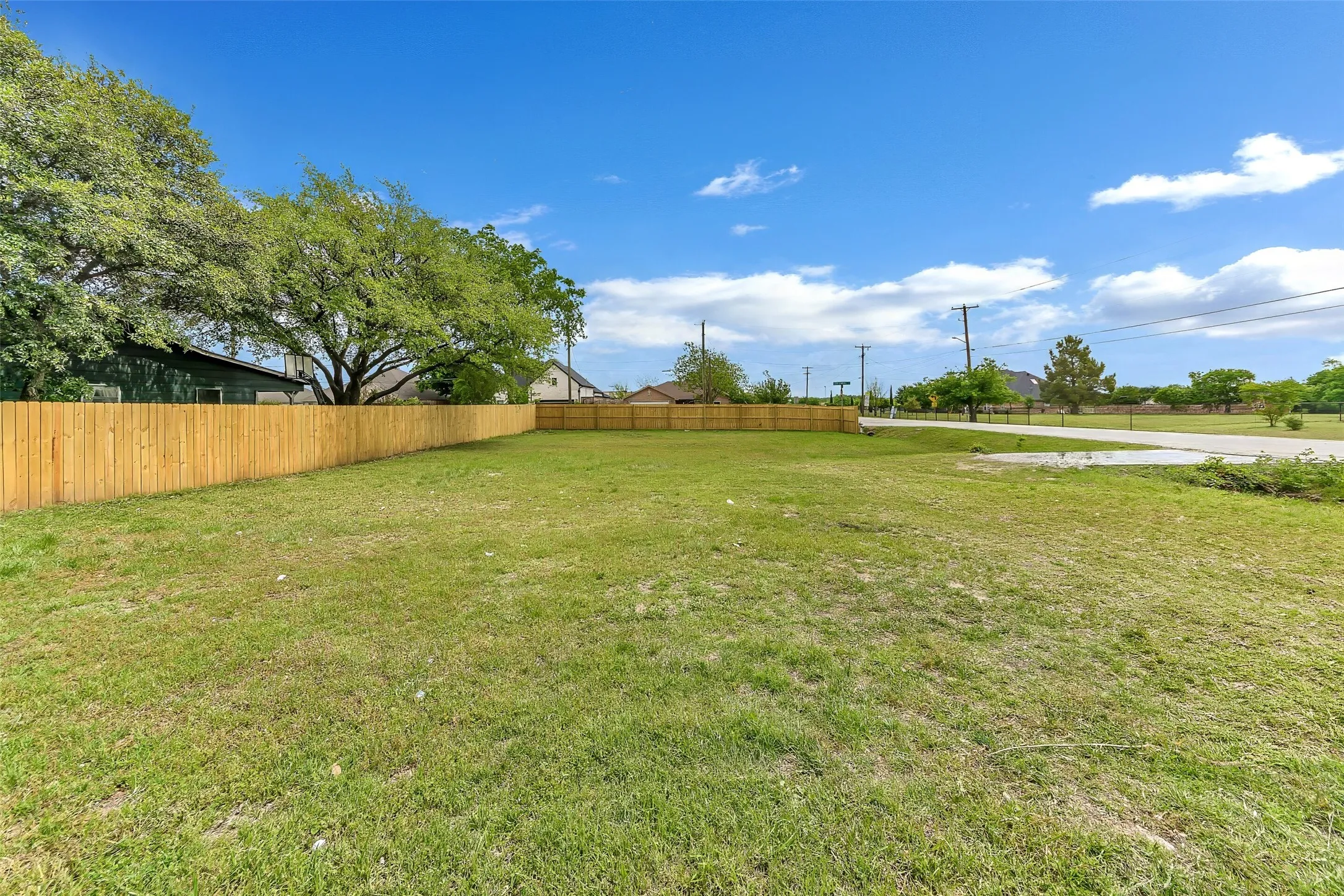 Single Family Residence For Sale in Tarrant County , 5924 Angus Drive, Fort Worth, Texas 76179, 4 Bedroom, 2 Bathroom, 2 Garage spaces, 1,752 Sqft, built in 1990, Preowned, mls#21240810, Real Estate Agent in Fort Worth, Homes For Sale in Tarrant county, Homes For Sale in Fort Worth, Realtor in Fort Worth Texas, Real Estate Brokerage Independent Realty Texas, Luminita Cordes Realtor