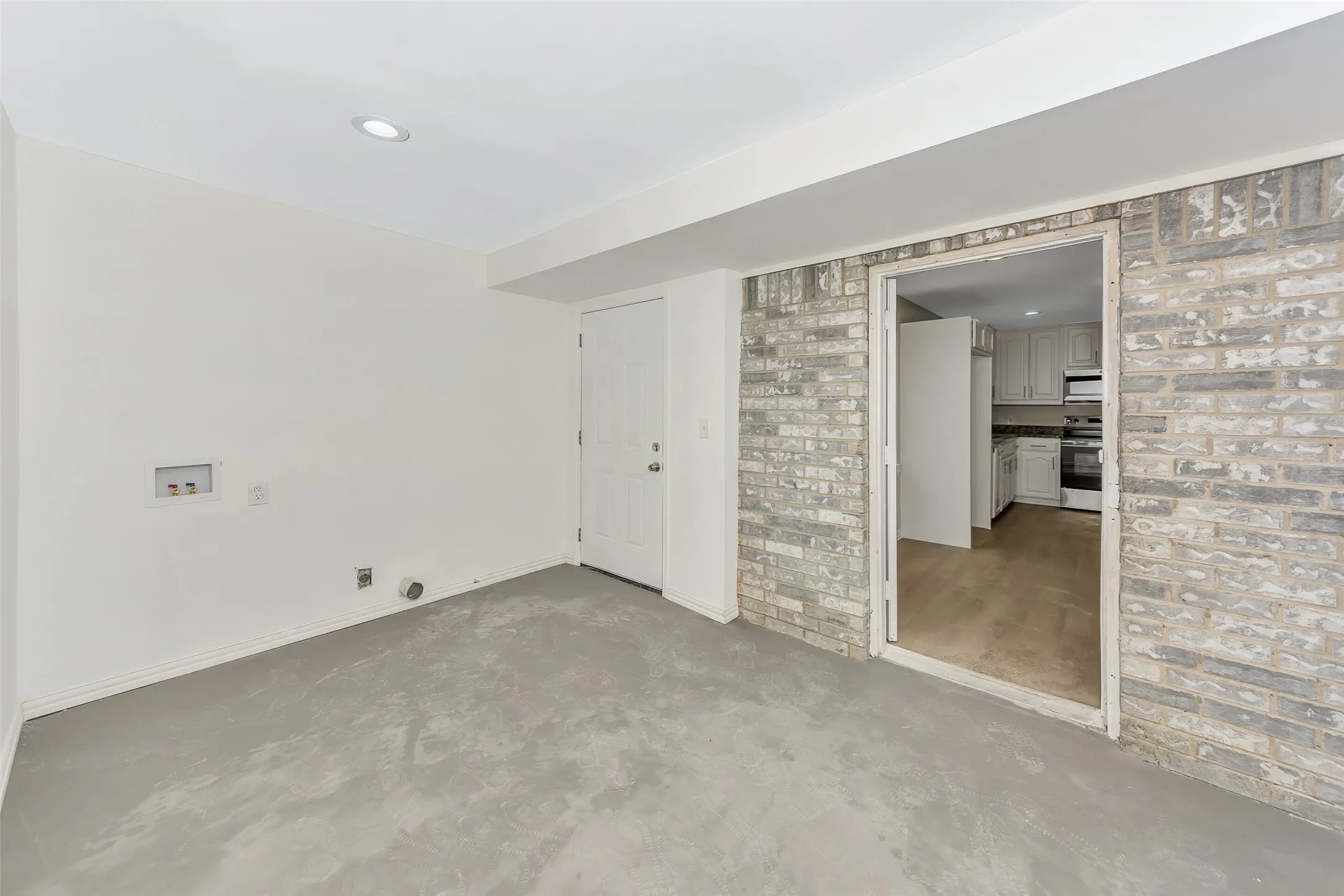 Single Family Residence For Sale in Tarrant County , 5924 Angus Drive, Fort Worth, Texas 76179, 4 Bedroom, 2 Bathroom, 2 Garage spaces, 1,752 Sqft, built in 1990, Preowned, mls#21240810, Real Estate Agent in Fort Worth, Homes For Sale in Tarrant county, Homes For Sale in Fort Worth, Realtor in Fort Worth Texas, Real Estate Brokerage Independent Realty Texas, Luminita Cordes Realtor