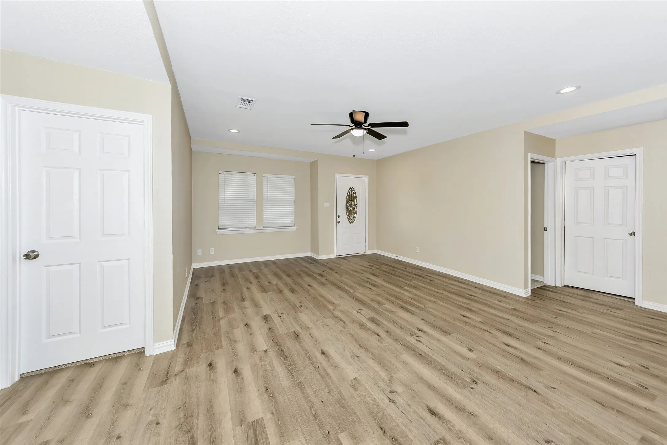 Single Family Residence For Sale in Tarrant County , 5924 Angus Drive, Fort Worth, Texas 76179, 4 Bedroom, 2 Bathroom, 2 Garage spaces, 1,752 Sqft, built in 1990, Preowned, mls#21240810, Real Estate Agent in Fort Worth, Homes For Sale in Tarrant county, Homes For Sale in Fort Worth, Realtor in Fort Worth Texas, Real Estate Brokerage Independent Realty Texas, Luminita Cordes Realtor