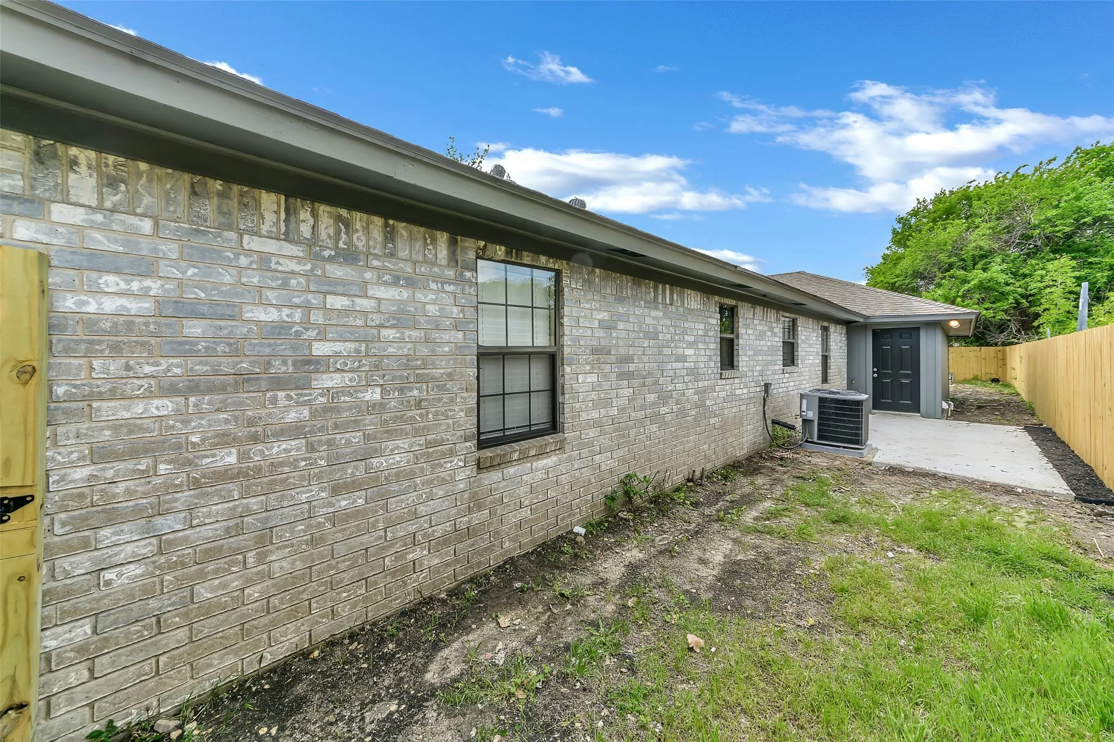 Single Family Residence For Sale in Tarrant County , 5924 Angus Drive, Fort Worth, Texas 76179, 4 Bedroom, 2 Bathroom, 2 Garage spaces, 1,752 Sqft, built in 1990, Preowned, mls#21240810, Real Estate Agent in Fort Worth, Homes For Sale in Tarrant county, Homes For Sale in Fort Worth, Realtor in Fort Worth Texas, Real Estate Brokerage Independent Realty Texas, Luminita Cordes Realtor