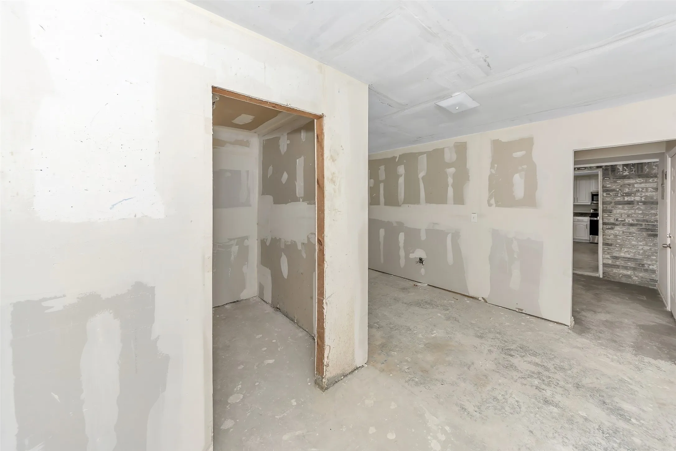 Single Family Residence For Sale in Tarrant County , 5924 Angus Drive, Fort Worth, Texas 76179, 4 Bedroom, 2 Bathroom, 2 Garage spaces, 1,752 Sqft, built in 1990, Preowned, mls#21240810, Real Estate Agent in Fort Worth, Homes For Sale in Tarrant county, Homes For Sale in Fort Worth, Realtor in Fort Worth Texas, Real Estate Brokerage Independent Realty Texas, Luminita Cordes Realtor