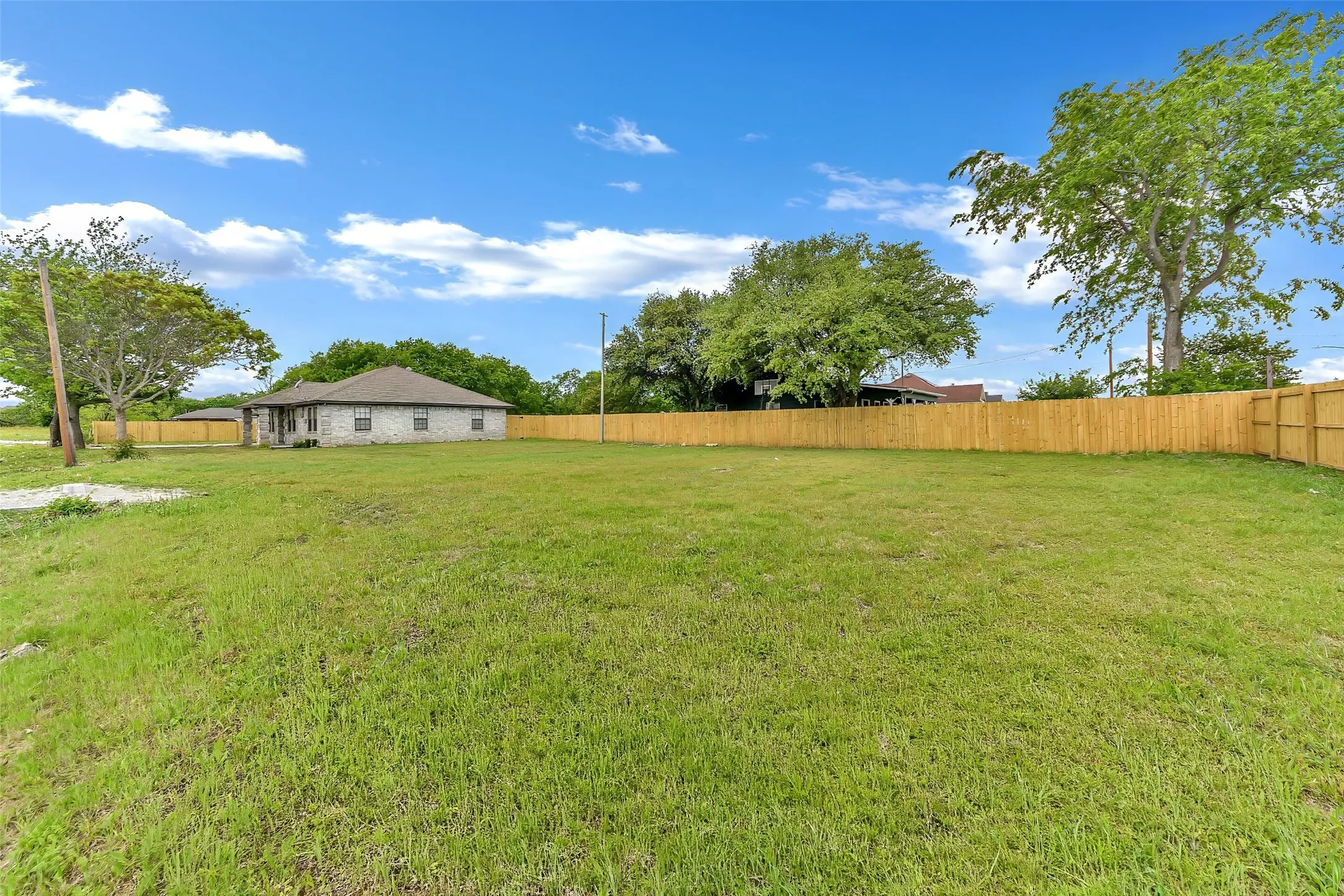 Single Family Residence For Sale in Tarrant County , 5924 Angus Drive, Fort Worth, Texas 76179, 4 Bedroom, 2 Bathroom, 2 Garage spaces, 1,752 Sqft, built in 1990, Preowned, mls#21240810, Real Estate Agent in Fort Worth, Homes For Sale in Tarrant county, Homes For Sale in Fort Worth, Realtor in Fort Worth Texas, Real Estate Brokerage Independent Realty Texas, Luminita Cordes Realtor
