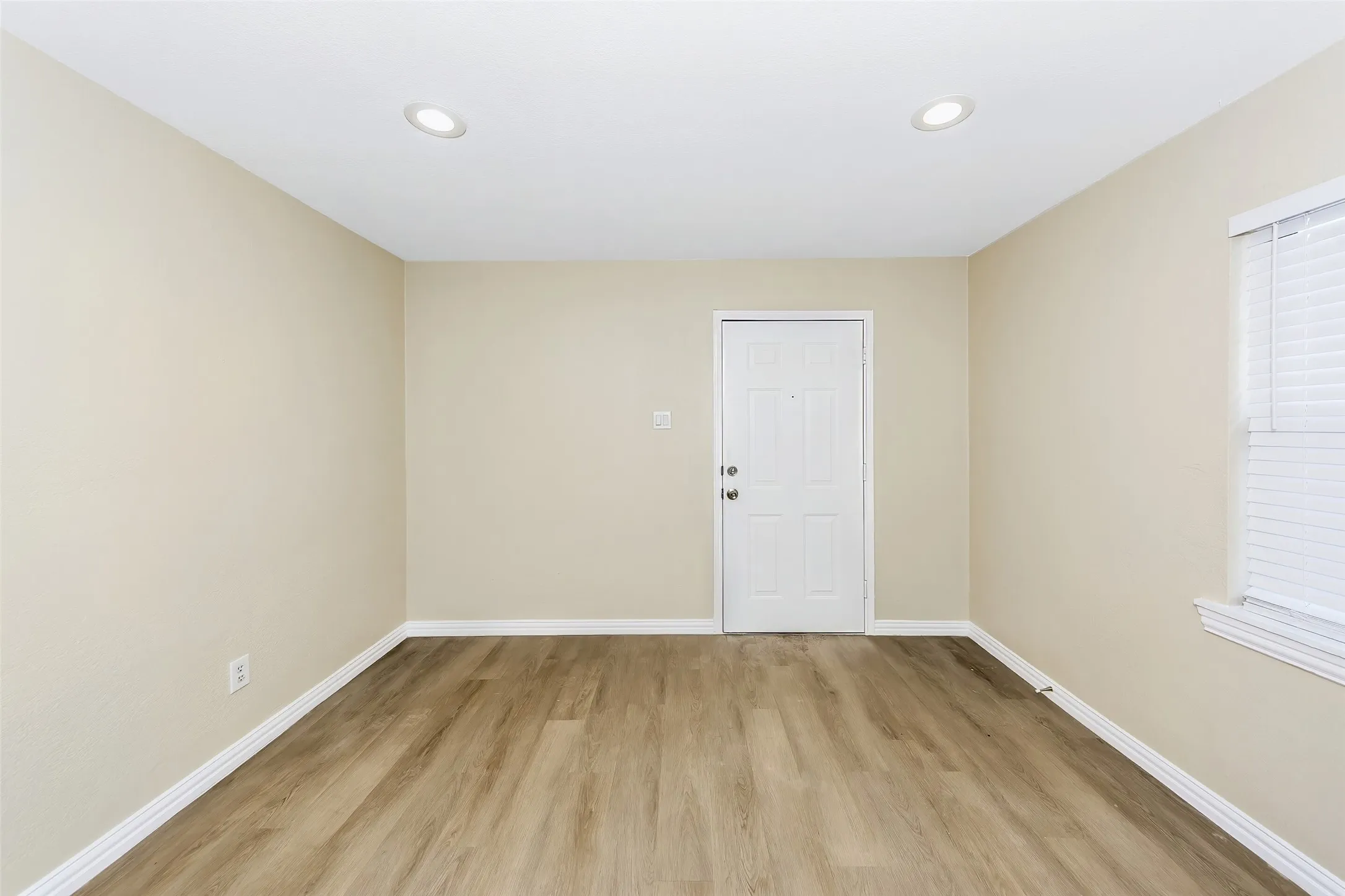 Single Family Residence For Sale in Tarrant County , 5924 Angus Drive, Fort Worth, Texas 76179, 4 Bedroom, 2 Bathroom, 2 Garage spaces, 1,752 Sqft, built in 1990, Preowned, mls#21240810, Real Estate Agent in Fort Worth, Homes For Sale in Tarrant county, Homes For Sale in Fort Worth, Realtor in Fort Worth Texas, Real Estate Brokerage Independent Realty Texas, Luminita Cordes Realtor