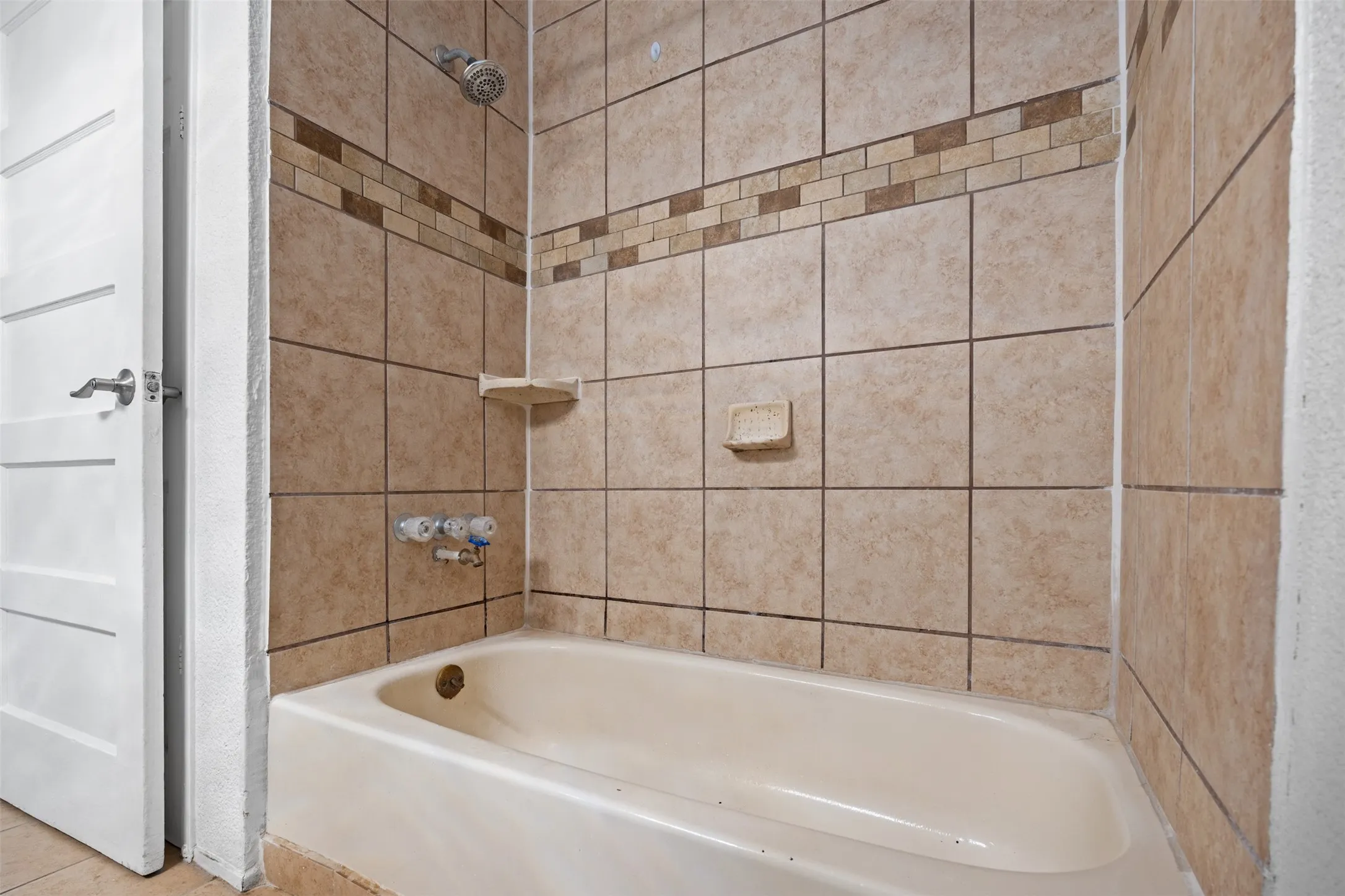 Single Family Residence For Sale in Tarrant County , 1800 Brook Hollow Drive, Fort Worth, Texas 76114, 3 Bedroom, 1 Bathroom, 1 Garage spaces, 1,251 Sqft, built in 1947, Price $245,000, mls#21240905, Real Estate Agent in Fort Worth, Homes For Sale in Tarrant county, Homes For Sale in Fort Worth, Realtor in Fort Worth Texas, Real Estate Brokerage Independent Realty Texas, Luminita Cordes Realtor