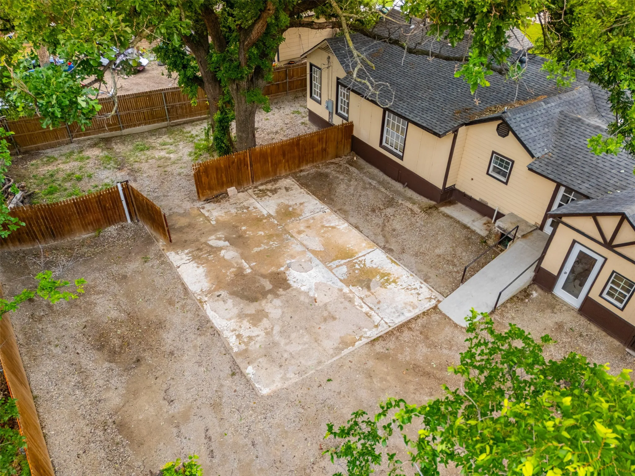 Single Family Residence For Sale in Tarrant County , 1800 Brook Hollow Drive, Fort Worth, Texas 76114, 3 Bedroom, 1 Bathroom, 1 Garage spaces, 1,251 Sqft, built in 1947, Price $245,000, mls#21240905, Real Estate Agent in Fort Worth, Homes For Sale in Tarrant county, Homes For Sale in Fort Worth, Realtor in Fort Worth Texas, Real Estate Brokerage Independent Realty Texas, Luminita Cordes Realtor