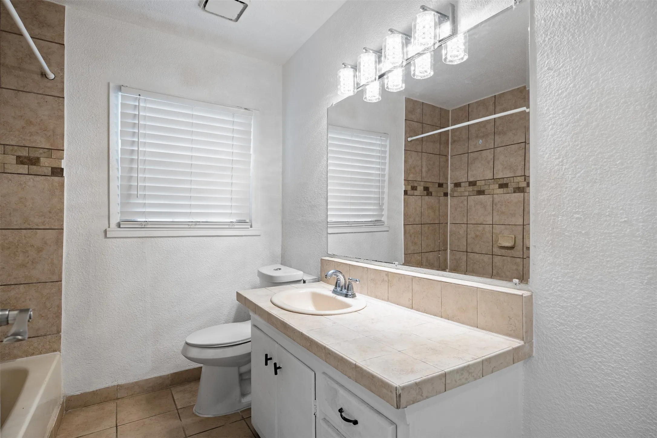 Single Family Residence For Sale in Tarrant County , 1800 Brook Hollow Drive, Fort Worth, Texas 76114, 3 Bedroom, 1 Bathroom, 1 Garage spaces, 1,251 Sqft, built in 1947, Price $245,000, mls#21240905, Real Estate Agent in Fort Worth, Homes For Sale in Tarrant county, Homes For Sale in Fort Worth, Realtor in Fort Worth Texas, Real Estate Brokerage Independent Realty Texas, Luminita Cordes Realtor