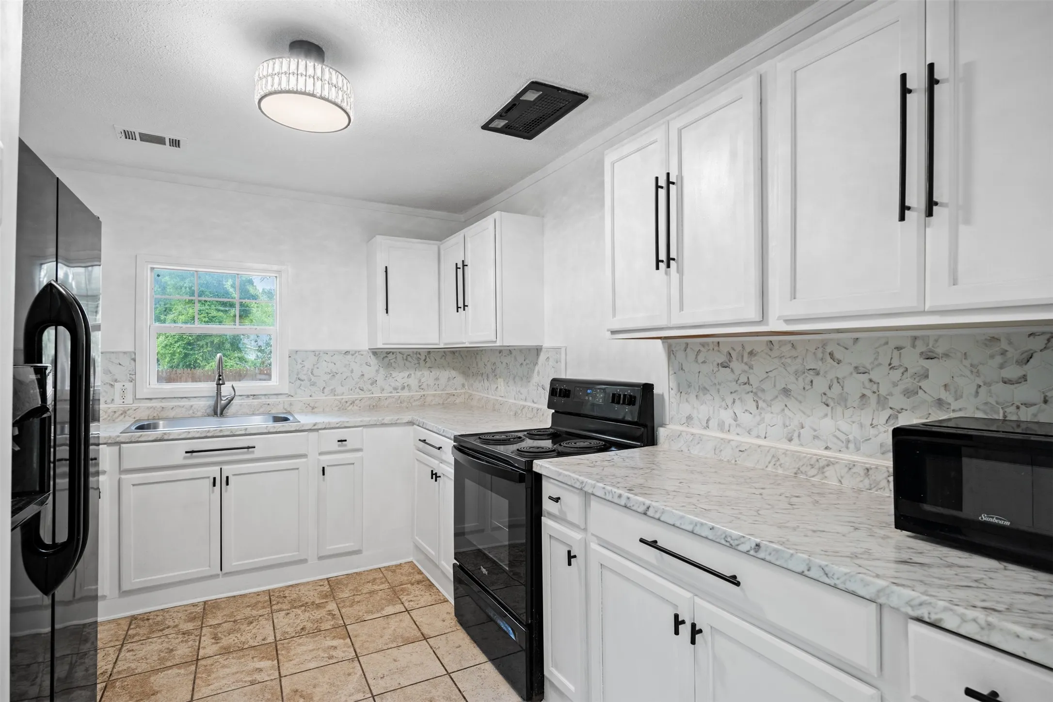 Single Family Residence For Sale in Tarrant County , 1800 Brook Hollow Drive, Fort Worth, Texas 76114, 3 Bedroom, 1 Bathroom, 1 Garage spaces, 1,251 Sqft, built in 1947, Price $245,000, mls#21240905, Real Estate Agent in Fort Worth, Homes For Sale in Tarrant county, Homes For Sale in Fort Worth, Realtor in Fort Worth Texas, Real Estate Brokerage Independent Realty Texas, Luminita Cordes Realtor