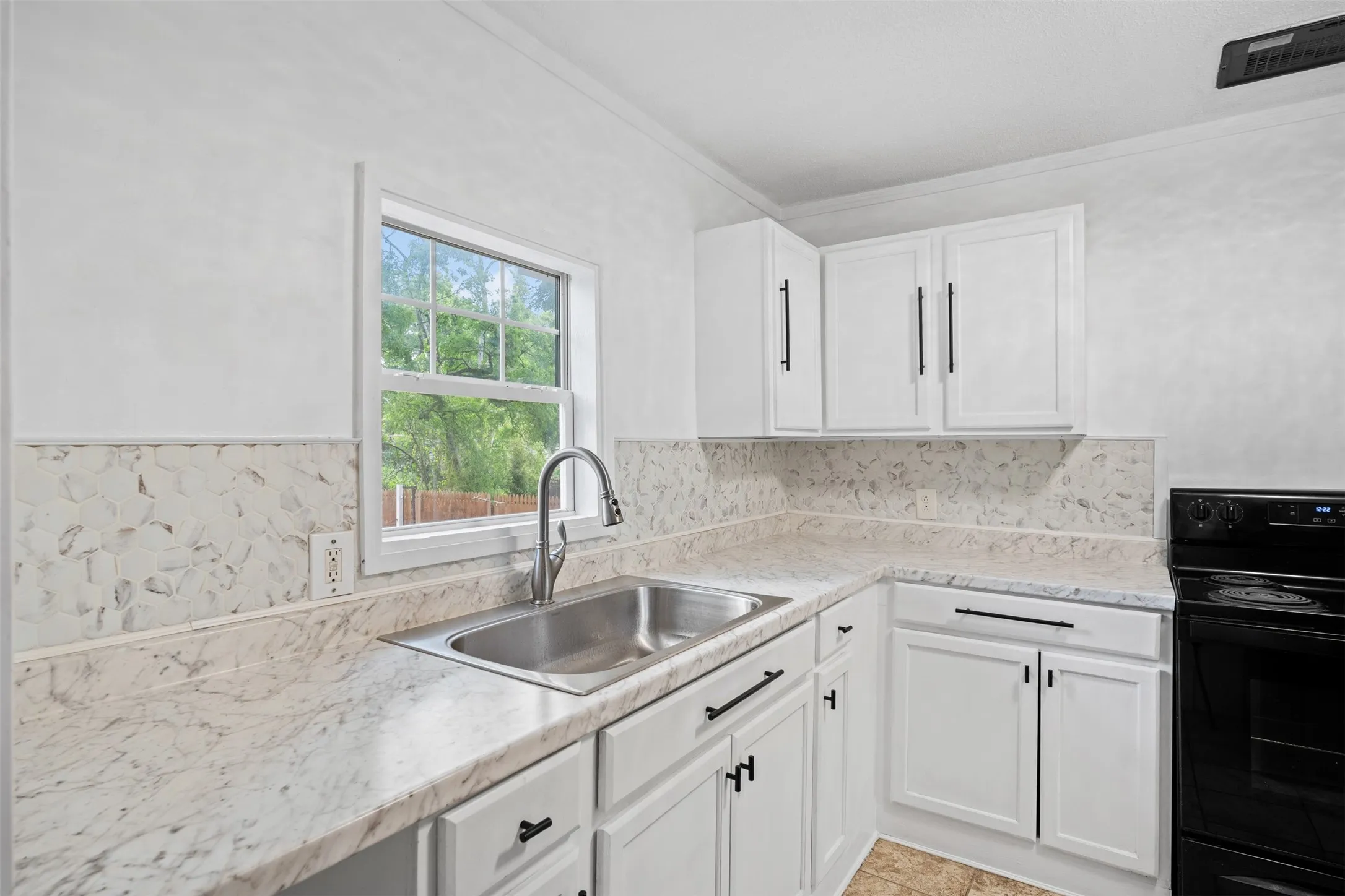 Single Family Residence For Sale in Tarrant County , 1800 Brook Hollow Drive, Fort Worth, Texas 76114, 3 Bedroom, 1 Bathroom, 1 Garage spaces, 1,251 Sqft, built in 1947, Price $245,000, mls#21240905, Real Estate Agent in Fort Worth, Homes For Sale in Tarrant county, Homes For Sale in Fort Worth, Realtor in Fort Worth Texas, Real Estate Brokerage Independent Realty Texas, Luminita Cordes Realtor