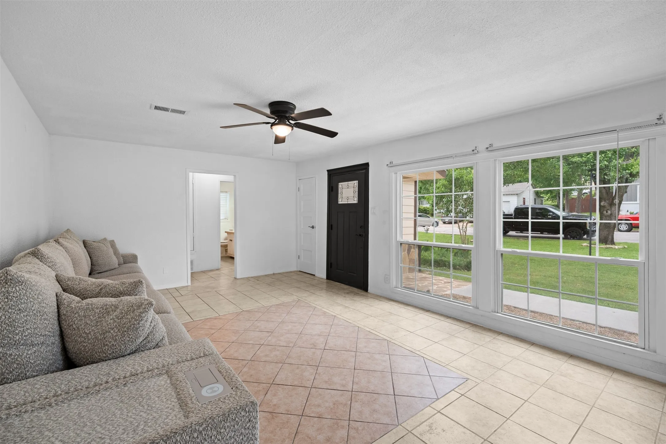 Single Family Residence For Sale in Tarrant County , 1800 Brook Hollow Drive, Fort Worth, Texas 76114, 3 Bedroom, 1 Bathroom, 1 Garage spaces, 1,251 Sqft, built in 1947, Price $245,000, mls#21240905, Real Estate Agent in Fort Worth, Homes For Sale in Tarrant county, Homes For Sale in Fort Worth, Realtor in Fort Worth Texas, Real Estate Brokerage Independent Realty Texas, Luminita Cordes Realtor