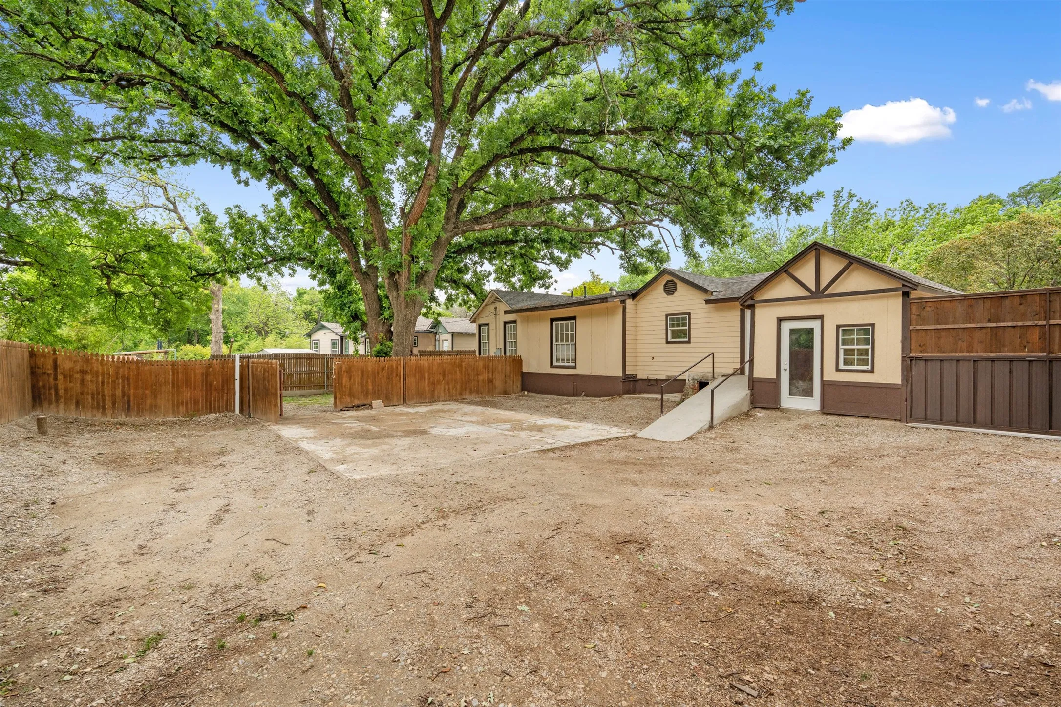 Single Family Residence For Sale in Tarrant County , 1800 Brook Hollow Drive, Fort Worth, Texas 76114, 3 Bedroom, 1 Bathroom, 1 Garage spaces, 1,251 Sqft, built in 1947, Price $245,000, mls#21240905, Real Estate Agent in Fort Worth, Homes For Sale in Tarrant county, Homes For Sale in Fort Worth, Realtor in Fort Worth Texas, Real Estate Brokerage Independent Realty Texas, Luminita Cordes Realtor