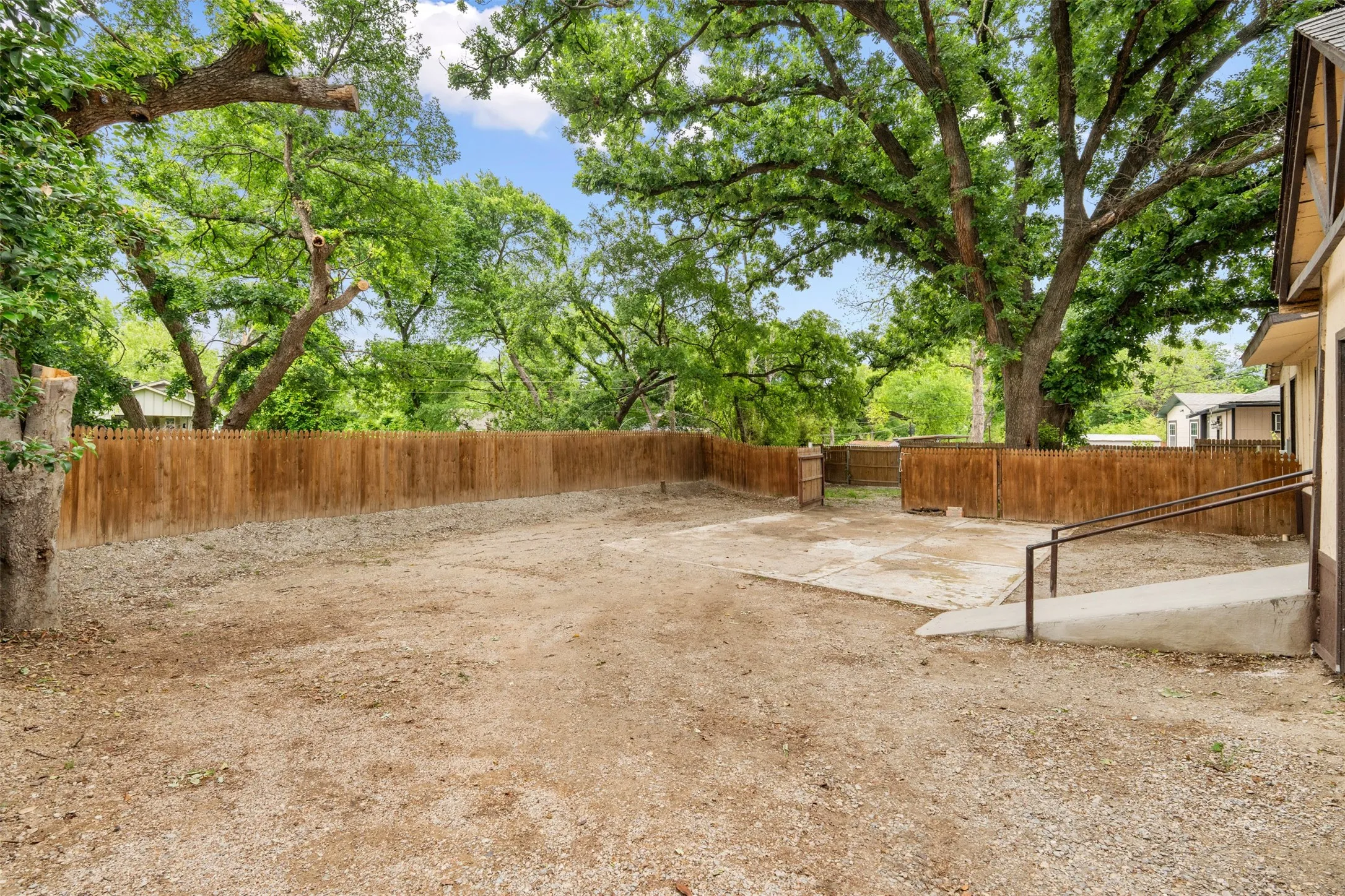 Single Family Residence For Sale in Tarrant County , 1800 Brook Hollow Drive, Fort Worth, Texas 76114, 3 Bedroom, 1 Bathroom, 1 Garage spaces, 1,251 Sqft, built in 1947, Price $245,000, mls#21240905, Real Estate Agent in Fort Worth, Homes For Sale in Tarrant county, Homes For Sale in Fort Worth, Realtor in Fort Worth Texas, Real Estate Brokerage Independent Realty Texas, Luminita Cordes Realtor