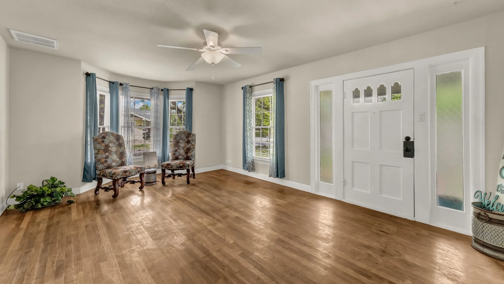 Single Family Residence For Sale in Palo Pinto County , 1715 N Oak Avenue, Mineral Wells, Texas 76067, 3 Bedroom, 2 Bathroom, 1 Garage spaces, 1,572 Sqft, built in 1940, mls#21240883, Real Estate Agent in Mineral Wells, Homes For Sale in Palo Pinto county, Homes For Sale in Mineral Wells, Realtor in Mineral Wells Texas, Real Estate Brokerage Independent Realty Texas, Luminita Cordes Realtor