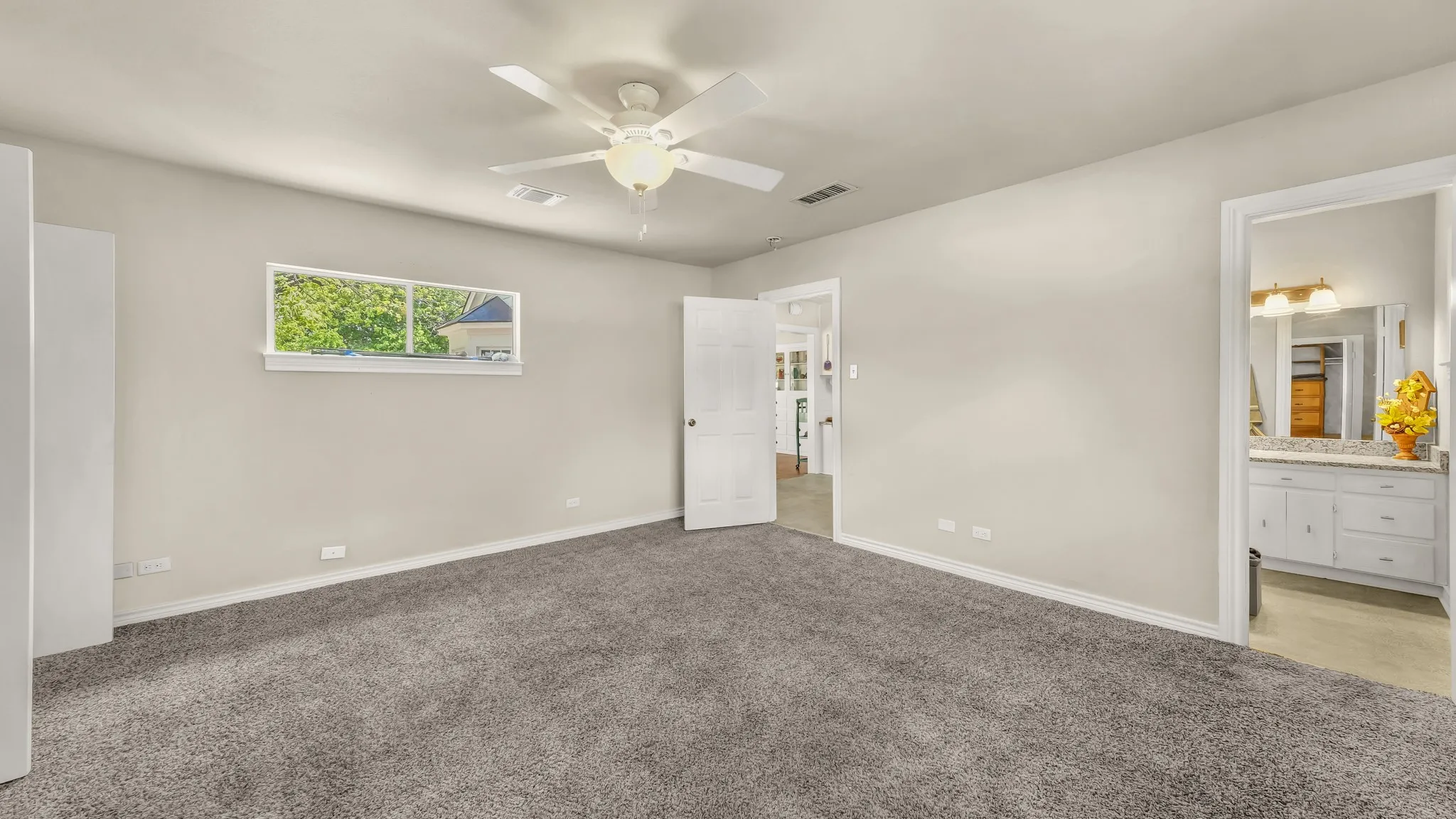 Single Family Residence For Sale in Palo Pinto County , 1715 N Oak Avenue, Mineral Wells, Texas 76067, 3 Bedroom, 2 Bathroom, 1 Garage spaces, 1,572 Sqft, built in 1940, mls#21240883, Real Estate Agent in Mineral Wells, Homes For Sale in Palo Pinto county, Homes For Sale in Mineral Wells, Realtor in Mineral Wells Texas, Real Estate Brokerage Independent Realty Texas, Luminita Cordes Realtor