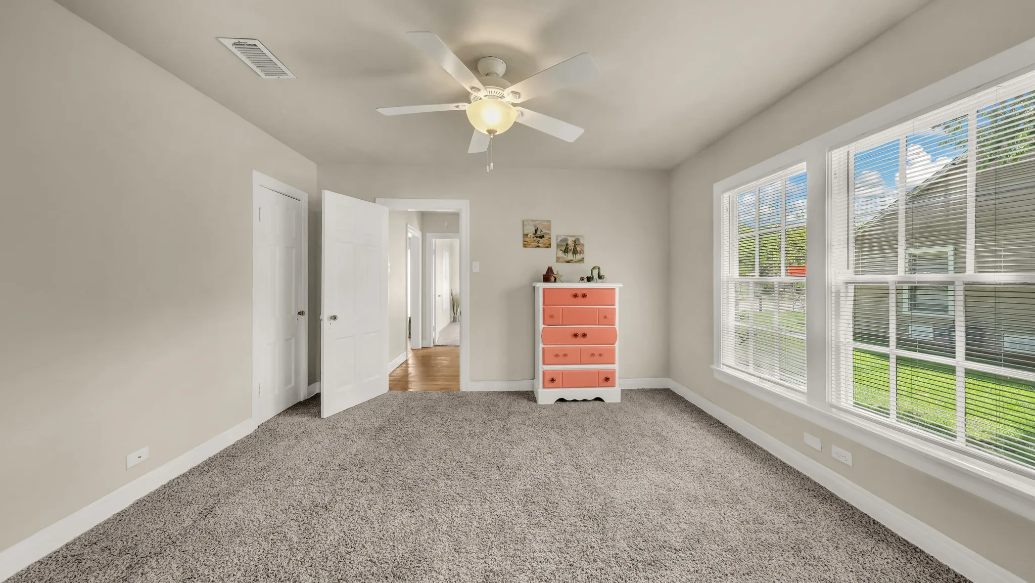 Single Family Residence For Sale in Palo Pinto County , 1715 N Oak Avenue, Mineral Wells, Texas 76067, 3 Bedroom, 2 Bathroom, 1 Garage spaces, 1,572 Sqft, built in 1940, mls#21240883, Real Estate Agent in Mineral Wells, Homes For Sale in Palo Pinto county, Homes For Sale in Mineral Wells, Realtor in Mineral Wells Texas, Real Estate Brokerage Independent Realty Texas, Luminita Cordes Realtor