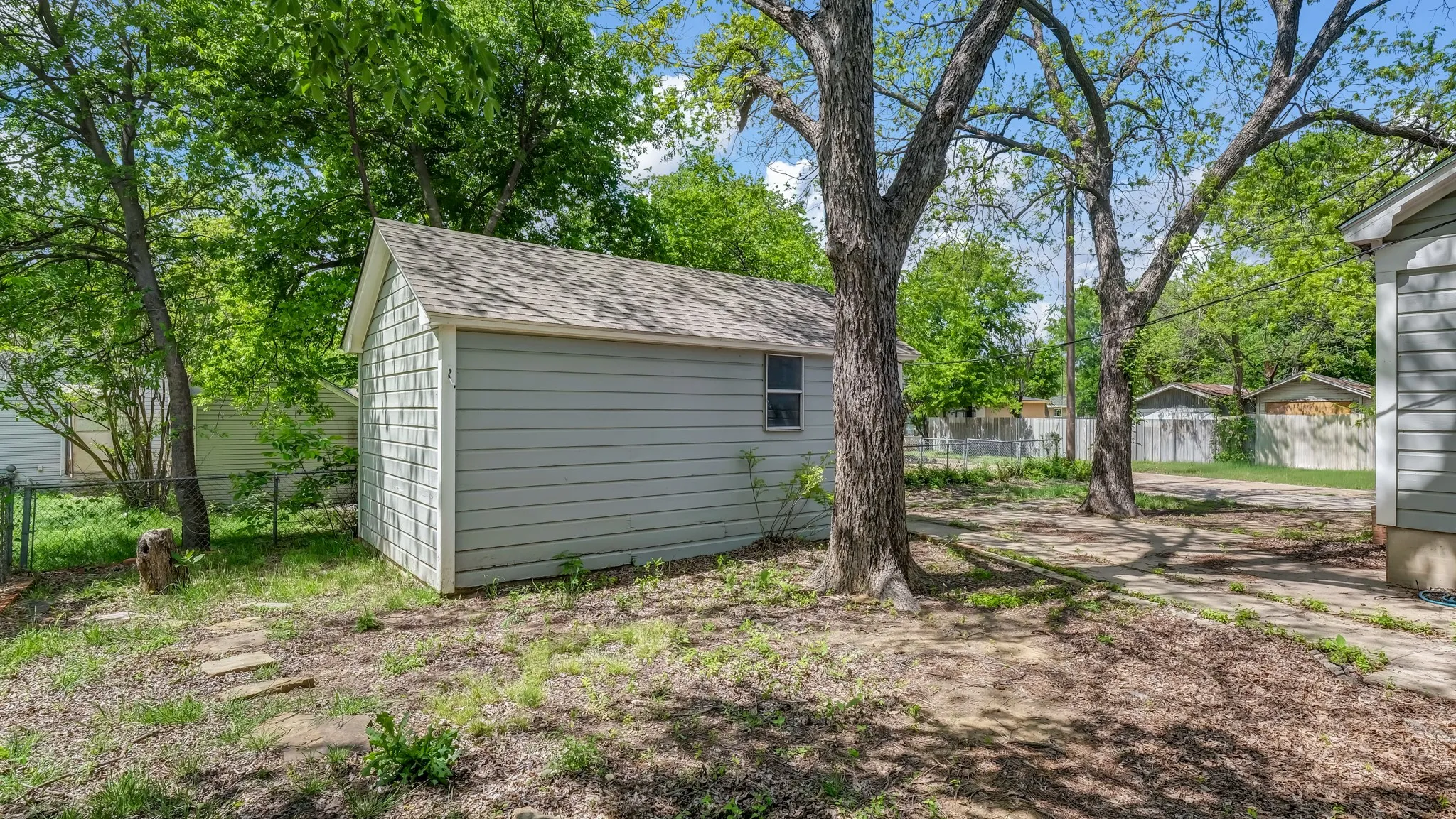 Single Family Residence For Sale in Palo Pinto County , 1715 N Oak Avenue, Mineral Wells, Texas 76067, 3 Bedroom, 2 Bathroom, 1 Garage spaces, 1,572 Sqft, built in 1940, mls#21240883, Real Estate Agent in Mineral Wells, Homes For Sale in Palo Pinto county, Homes For Sale in Mineral Wells, Realtor in Mineral Wells Texas, Real Estate Brokerage Independent Realty Texas, Luminita Cordes Realtor