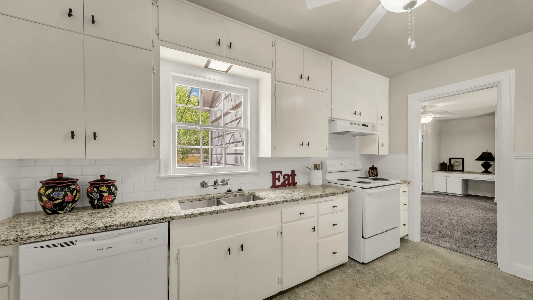 Single Family Residence For Sale in Palo Pinto County , 1715 N Oak Avenue, Mineral Wells, Texas 76067, 3 Bedroom, 2 Bathroom, 1 Garage spaces, 1,572 Sqft, built in 1940, mls#21240883, Real Estate Agent in Mineral Wells, Homes For Sale in Palo Pinto county, Homes For Sale in Mineral Wells, Realtor in Mineral Wells Texas, Real Estate Brokerage Independent Realty Texas, Luminita Cordes Realtor