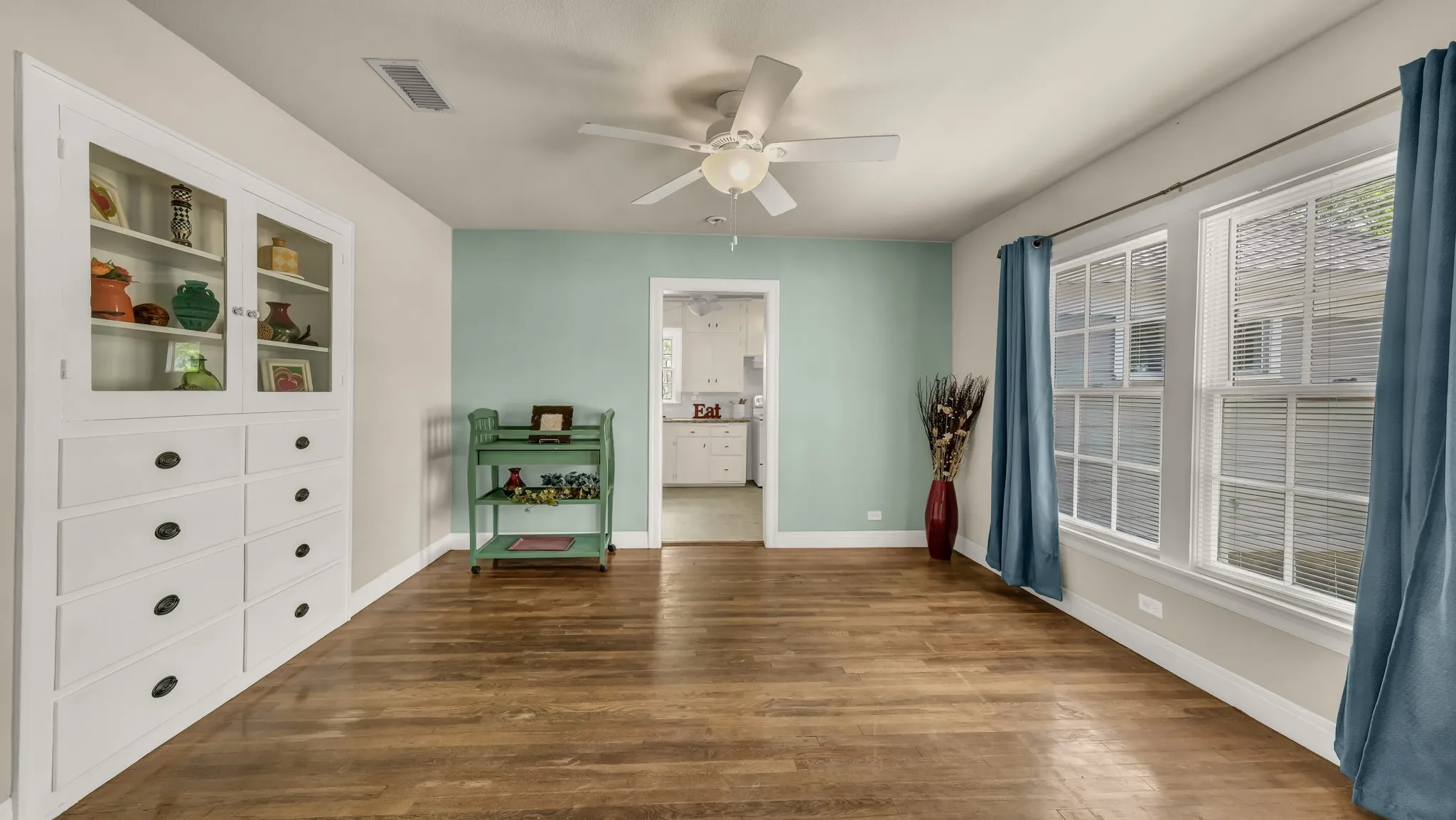 Single Family Residence For Sale in Palo Pinto County , 1715 N Oak Avenue, Mineral Wells, Texas 76067, 3 Bedroom, 2 Bathroom, 1 Garage spaces, 1,572 Sqft, built in 1940, mls#21240883, Real Estate Agent in Mineral Wells, Homes For Sale in Palo Pinto county, Homes For Sale in Mineral Wells, Realtor in Mineral Wells Texas, Real Estate Brokerage Independent Realty Texas, Luminita Cordes Realtor