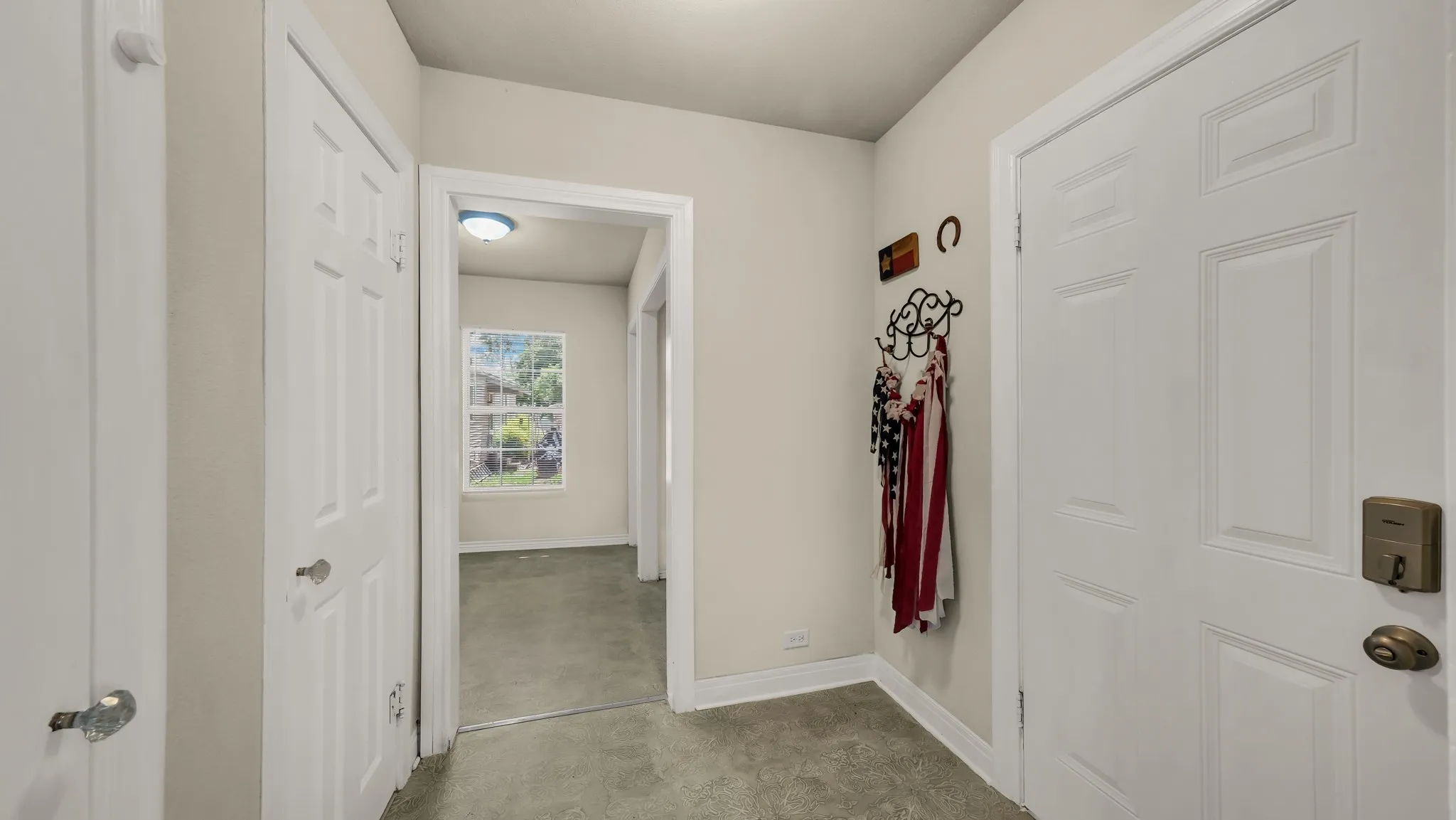 Single Family Residence For Sale in Palo Pinto County , 1715 N Oak Avenue, Mineral Wells, Texas 76067, 3 Bedroom, 2 Bathroom, 1 Garage spaces, 1,572 Sqft, built in 1940, mls#21240883, Real Estate Agent in Mineral Wells, Homes For Sale in Palo Pinto county, Homes For Sale in Mineral Wells, Realtor in Mineral Wells Texas, Real Estate Brokerage Independent Realty Texas, Luminita Cordes Realtor