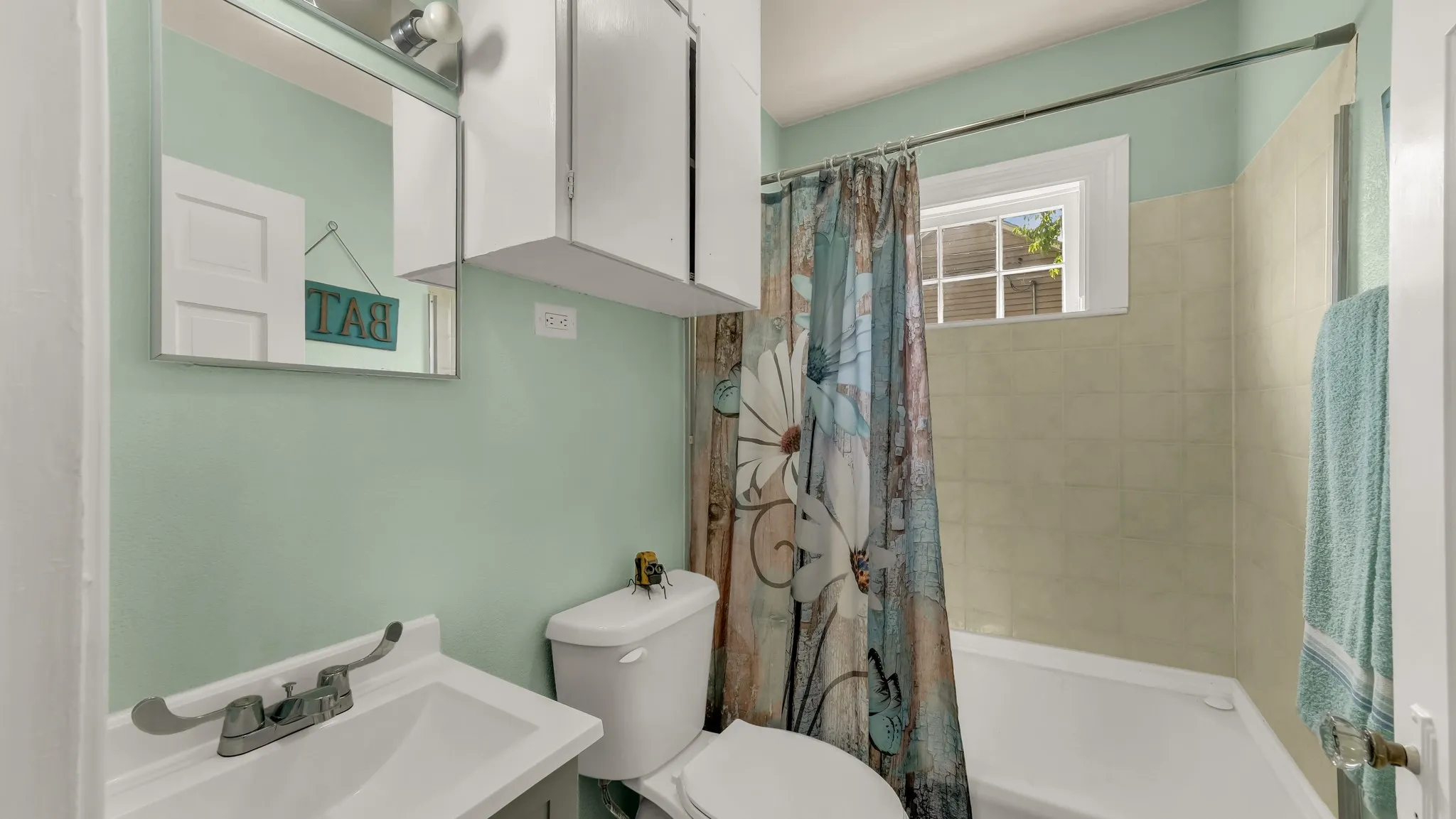 Single Family Residence For Sale in Palo Pinto County , 1715 N Oak Avenue, Mineral Wells, Texas 76067, 3 Bedroom, 2 Bathroom, 1 Garage spaces, 1,572 Sqft, built in 1940, mls#21240883, Real Estate Agent in Mineral Wells, Homes For Sale in Palo Pinto county, Homes For Sale in Mineral Wells, Realtor in Mineral Wells Texas, Real Estate Brokerage Independent Realty Texas, Luminita Cordes Realtor
