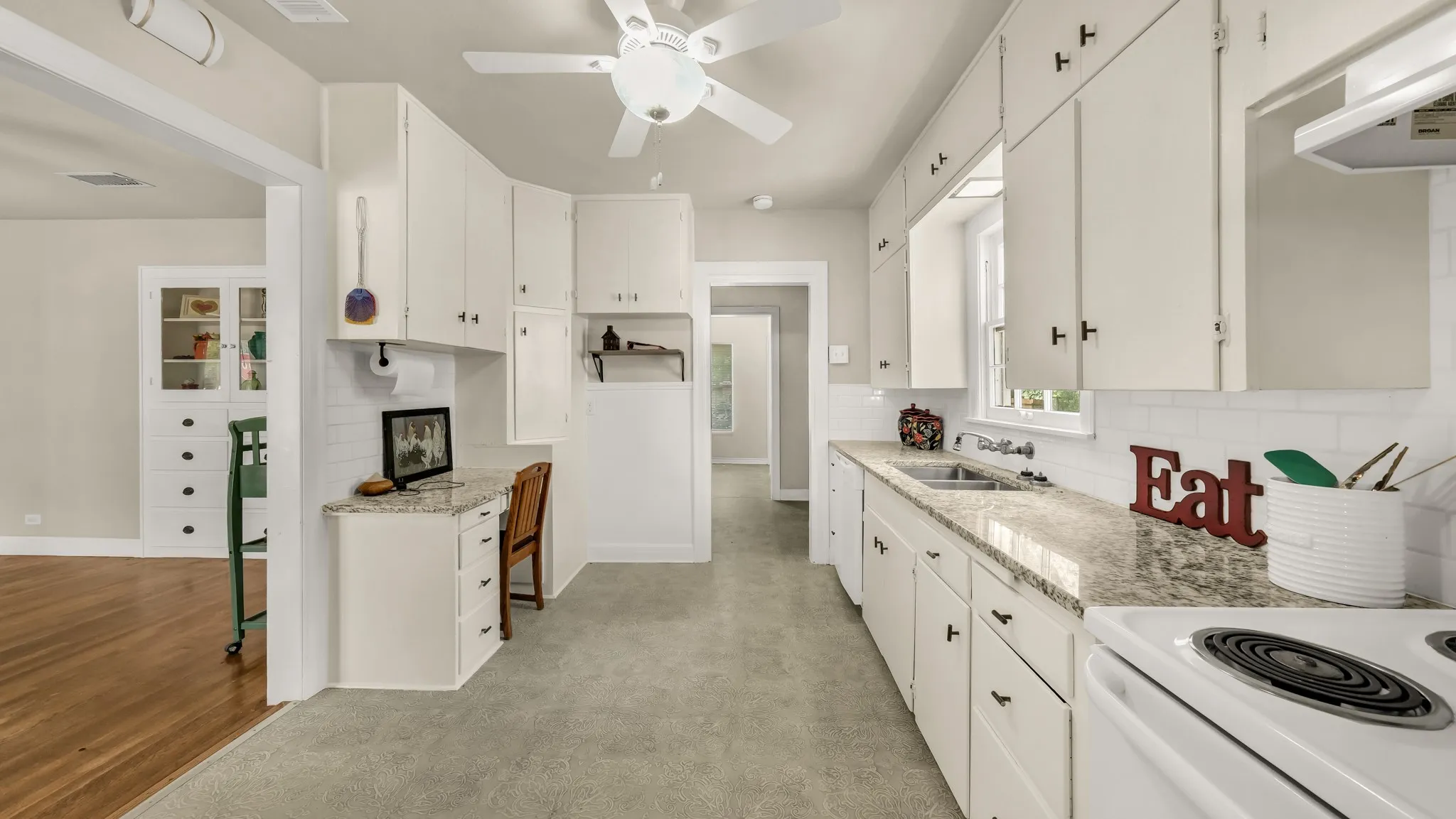 Single Family Residence For Sale in Palo Pinto County , 1715 N Oak Avenue, Mineral Wells, Texas 76067, 3 Bedroom, 2 Bathroom, 1 Garage spaces, 1,572 Sqft, built in 1940, mls#21240883, Real Estate Agent in Mineral Wells, Homes For Sale in Palo Pinto county, Homes For Sale in Mineral Wells, Realtor in Mineral Wells Texas, Real Estate Brokerage Independent Realty Texas, Luminita Cordes Realtor