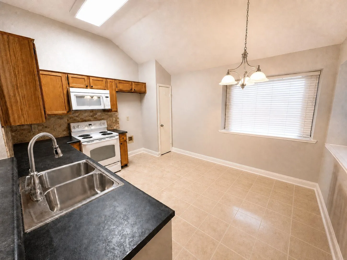 Single Family Residence For Sale in Dallas County , 550 Lee Drive, Coppell, Texas 75019, 2 Bedrooms, 1 Bathroom, 2 Garage spaces, 1,045 Sqft, built in 1985, Price $295,000, mls#21240909, Real Estate Agent in Coppell, Homes For Sale in Dallas county, Homes For Sale in Coppell, Realtor in Coppell Texas, Real Estate Brokerage Independent Realty Texas, Luminita Cordes Realtor