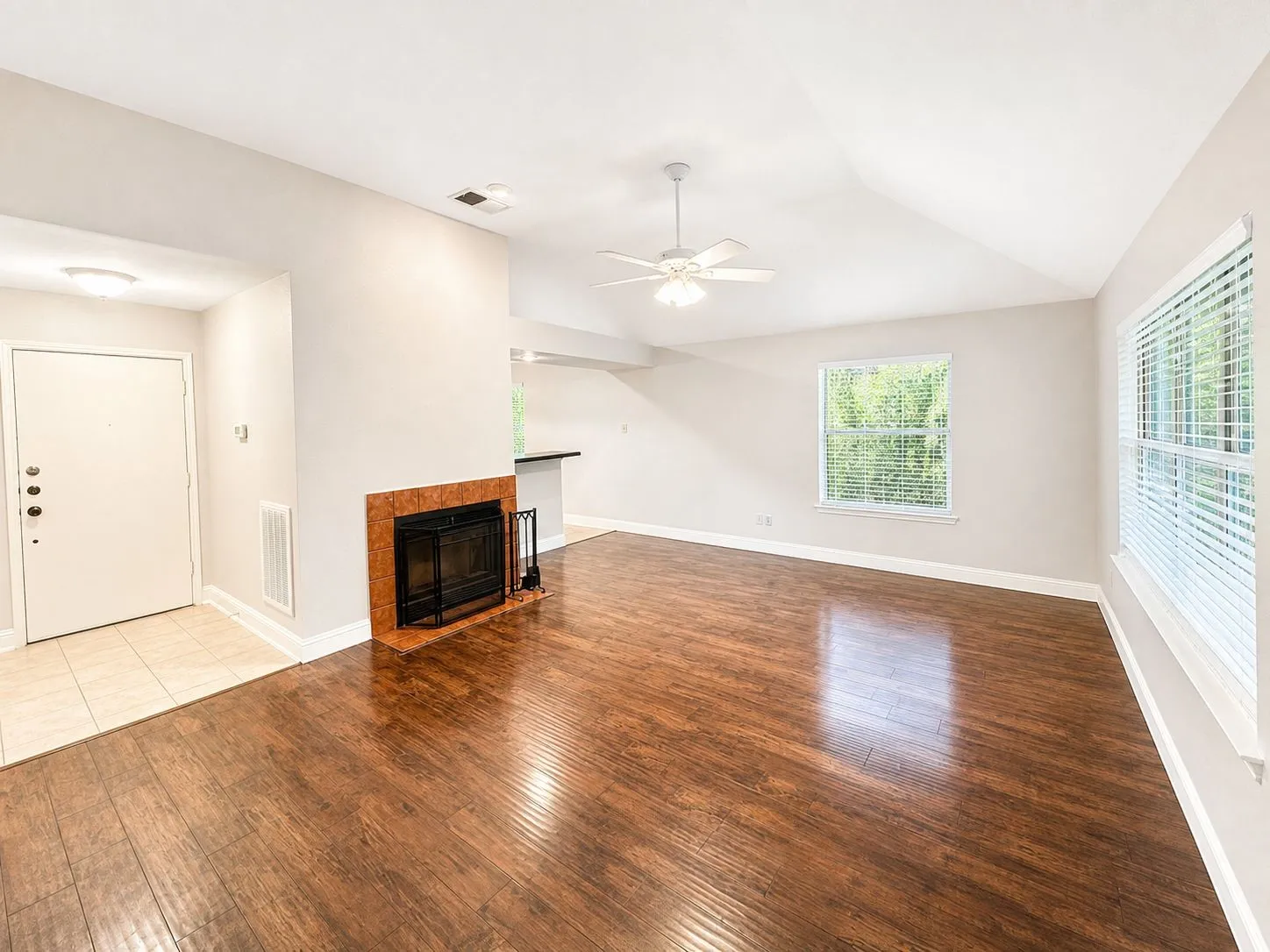 Single Family Residence For Sale in Dallas County , 550 Lee Drive, Coppell, Texas 75019, 2 Bedrooms, 1 Bathroom, 2 Garage spaces, 1,045 Sqft, built in 1985, Price $295,000, mls#21240909, Real Estate Agent in Coppell, Homes For Sale in Dallas county, Homes For Sale in Coppell, Realtor in Coppell Texas, Real Estate Brokerage Independent Realty Texas, Luminita Cordes Realtor