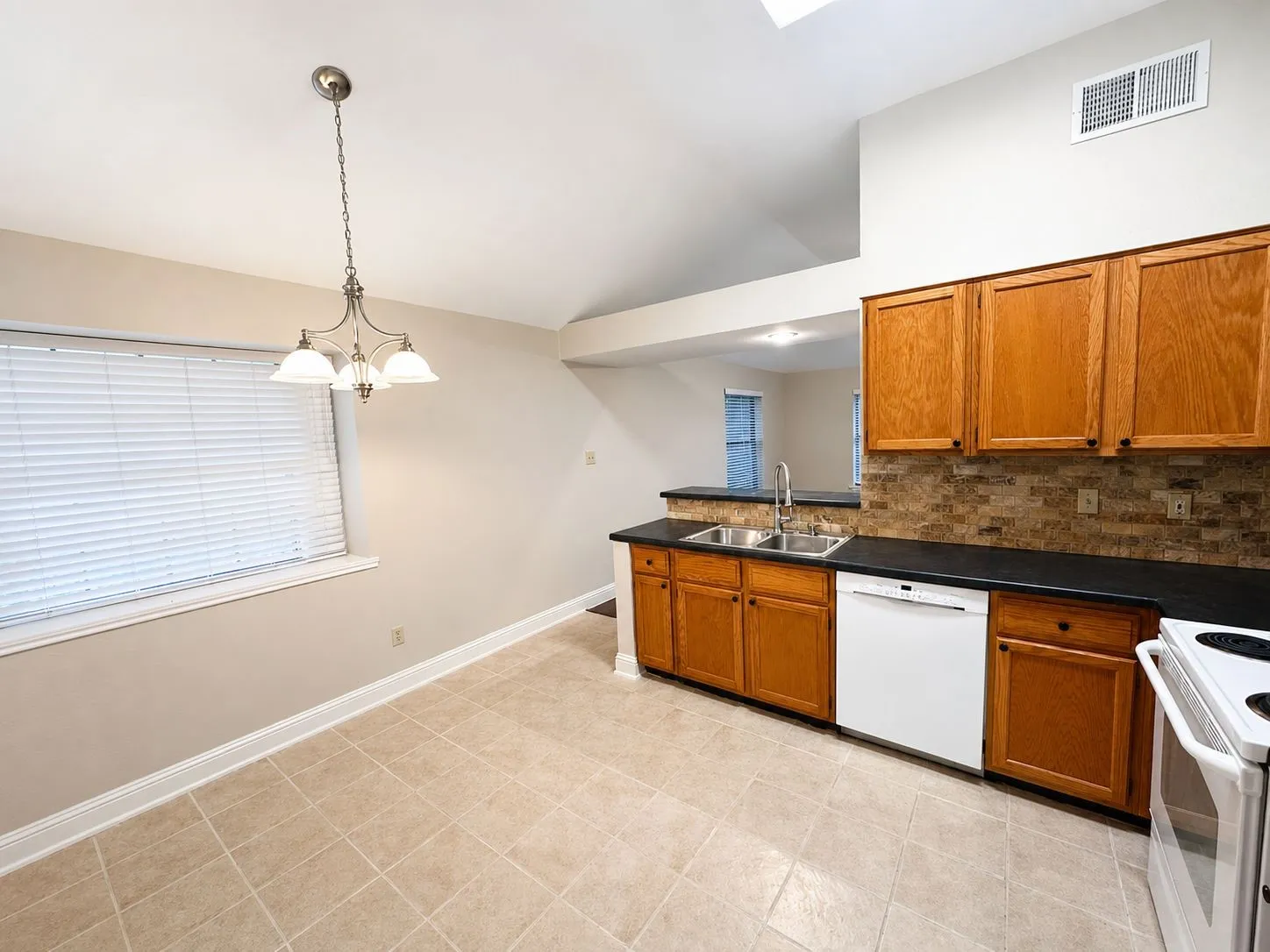 Single Family Residence For Sale in Dallas County , 550 Lee Drive, Coppell, Texas 75019, 2 Bedrooms, 1 Bathroom, 2 Garage spaces, 1,045 Sqft, built in 1985, Price $295,000, mls#21240909, Real Estate Agent in Coppell, Homes For Sale in Dallas county, Homes For Sale in Coppell, Realtor in Coppell Texas, Real Estate Brokerage Independent Realty Texas, Luminita Cordes Realtor