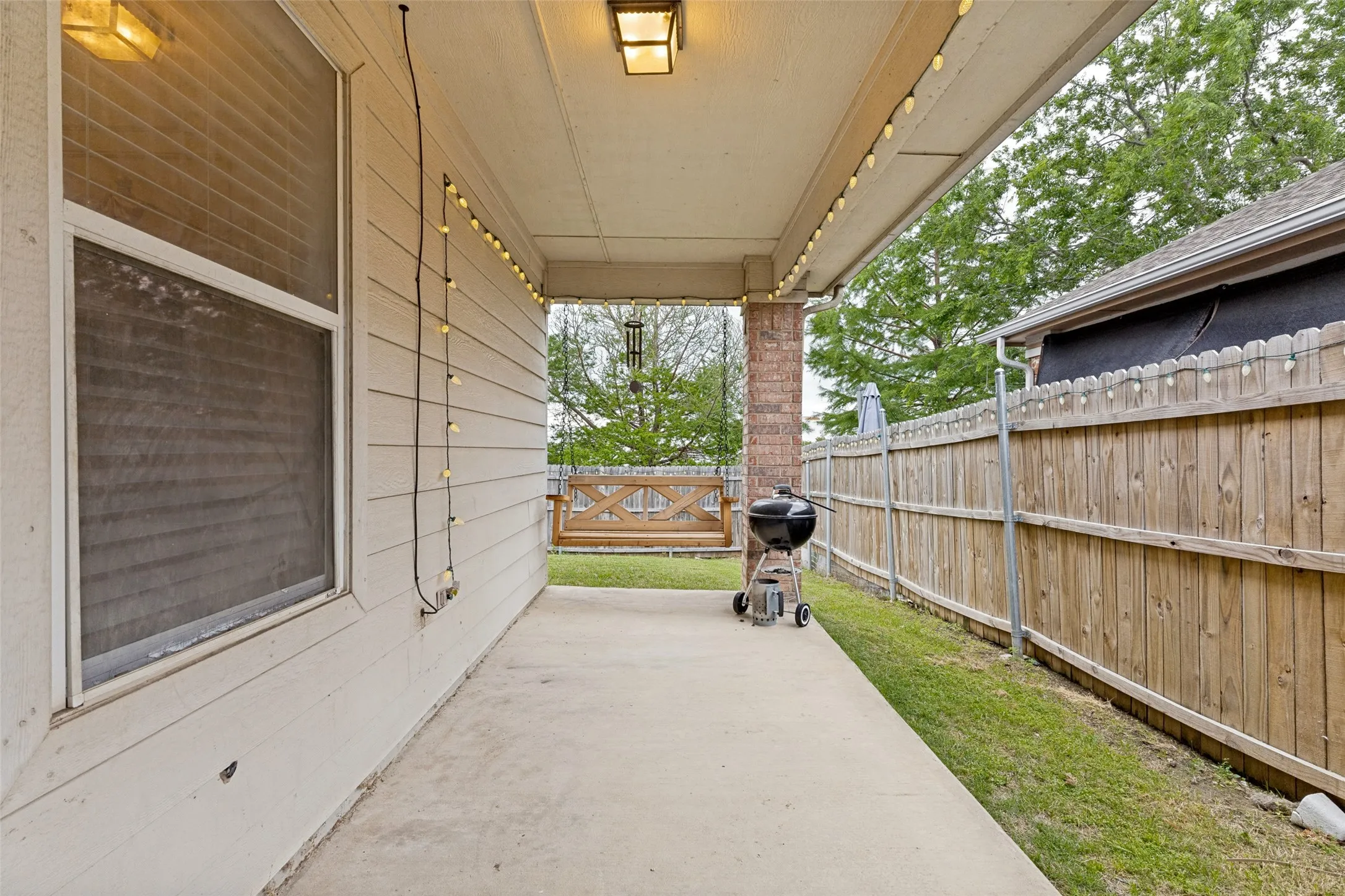 Single Family Residence For Sale in Tarrant County , 6432 Geneva Lane, Fort Worth, Texas 76131, 3 Bedroom, 2 Bathroom, 2 Garage spaces, 1,346 Sqft, built in 2004, mls#21239952, Real Estate Agent in Fort Worth, Homes For Sale in Tarrant county, Homes For Sale in Fort Worth, Realtor in Fort Worth Texas, Real Estate Brokerage Independent Realty Texas, Luminita Cordes Realtor
