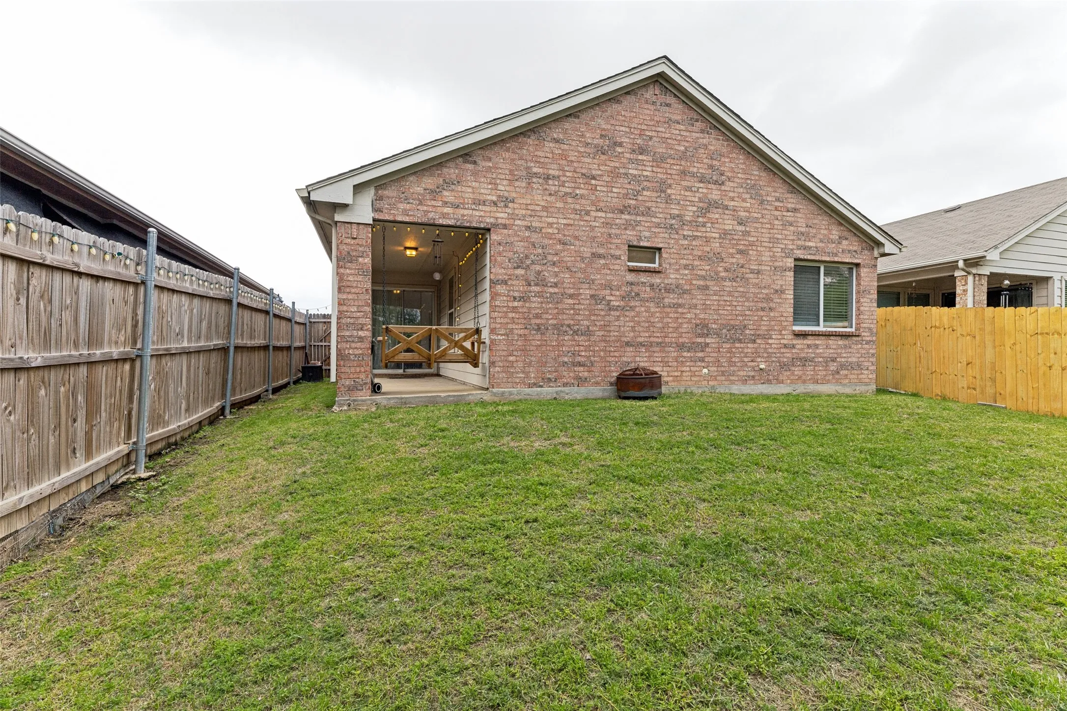 Single Family Residence For Sale in Tarrant County , 6432 Geneva Lane, Fort Worth, Texas 76131, 3 Bedroom, 2 Bathroom, 2 Garage spaces, 1,346 Sqft, built in 2004, mls#21239952, Real Estate Agent in Fort Worth, Homes For Sale in Tarrant county, Homes For Sale in Fort Worth, Realtor in Fort Worth Texas, Real Estate Brokerage Independent Realty Texas, Luminita Cordes Realtor