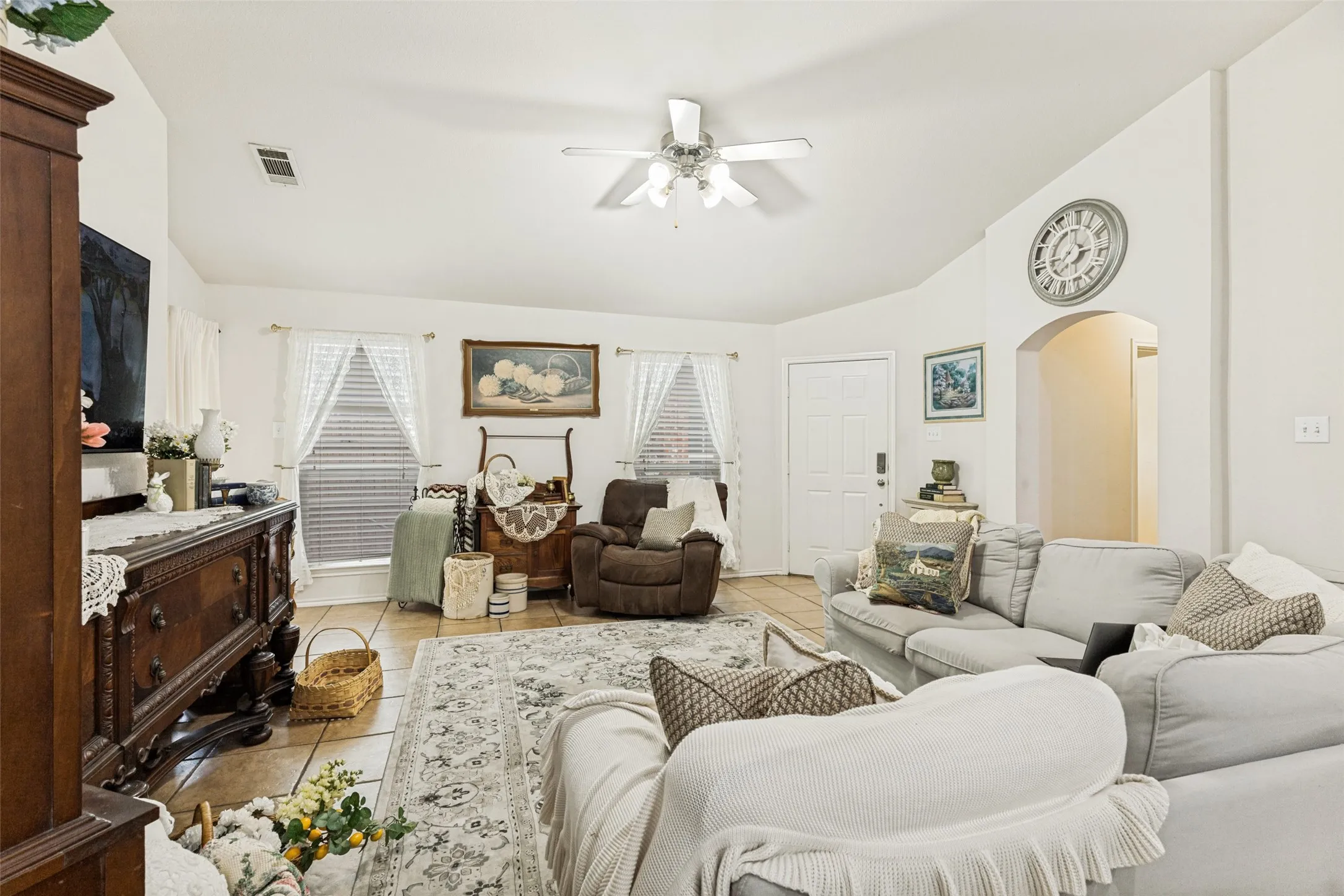 Single Family Residence For Sale in Tarrant County , 6432 Geneva Lane, Fort Worth, Texas 76131, 3 Bedroom, 2 Bathroom, 2 Garage spaces, 1,346 Sqft, built in 2004, mls#21239952, Real Estate Agent in Fort Worth, Homes For Sale in Tarrant county, Homes For Sale in Fort Worth, Realtor in Fort Worth Texas, Real Estate Brokerage Independent Realty Texas, Luminita Cordes Realtor