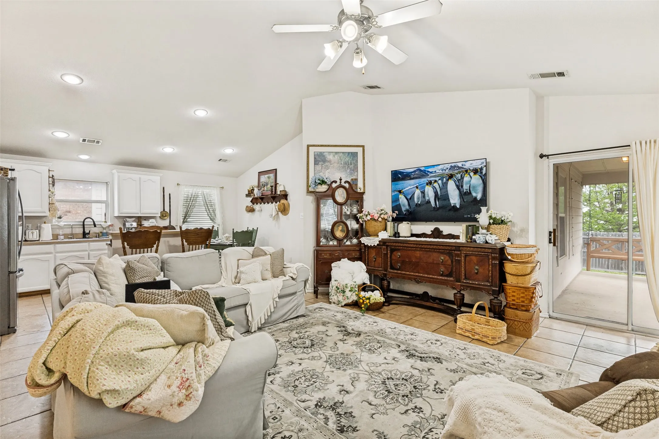 Single Family Residence For Sale in Tarrant County , 6432 Geneva Lane, Fort Worth, Texas 76131, 3 Bedroom, 2 Bathroom, 2 Garage spaces, 1,346 Sqft, built in 2004, mls#21239952, Real Estate Agent in Fort Worth, Homes For Sale in Tarrant county, Homes For Sale in Fort Worth, Realtor in Fort Worth Texas, Real Estate Brokerage Independent Realty Texas, Luminita Cordes Realtor