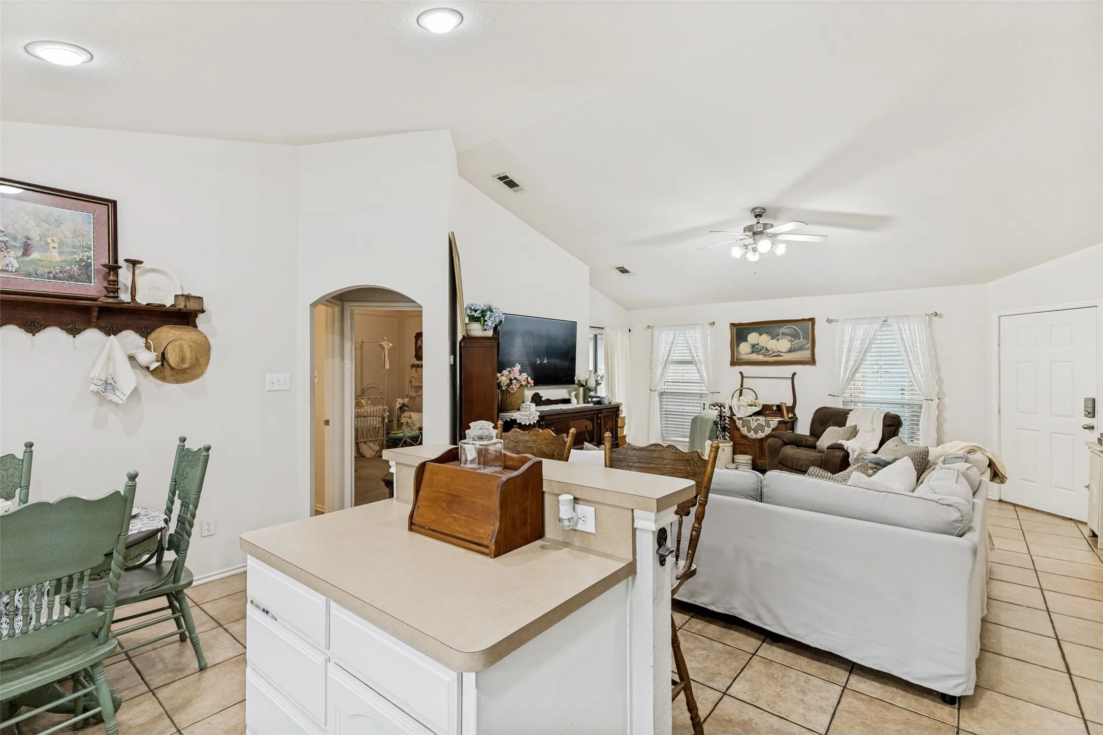 Single Family Residence For Sale in Tarrant County , 6432 Geneva Lane, Fort Worth, Texas 76131, 3 Bedroom, 2 Bathroom, 2 Garage spaces, 1,346 Sqft, built in 2004, mls#21239952, Real Estate Agent in Fort Worth, Homes For Sale in Tarrant county, Homes For Sale in Fort Worth, Realtor in Fort Worth Texas, Real Estate Brokerage Independent Realty Texas, Luminita Cordes Realtor