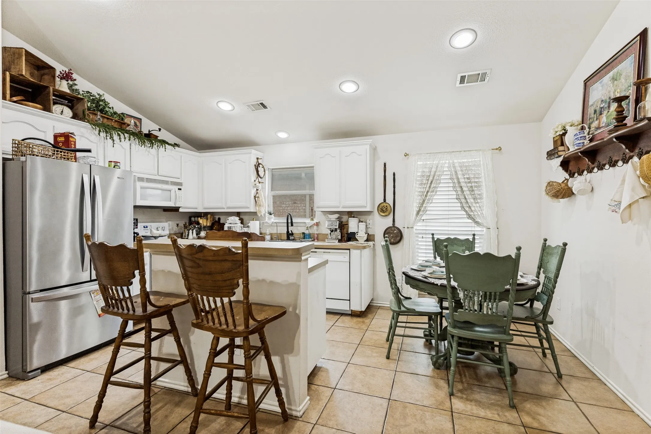 Single Family Residence For Sale in Tarrant County , 6432 Geneva Lane, Fort Worth, Texas 76131, 3 Bedroom, 2 Bathroom, 2 Garage spaces, 1,346 Sqft, built in 2004, mls#21239952, Real Estate Agent in Fort Worth, Homes For Sale in Tarrant county, Homes For Sale in Fort Worth, Realtor in Fort Worth Texas, Real Estate Brokerage Independent Realty Texas, Luminita Cordes Realtor