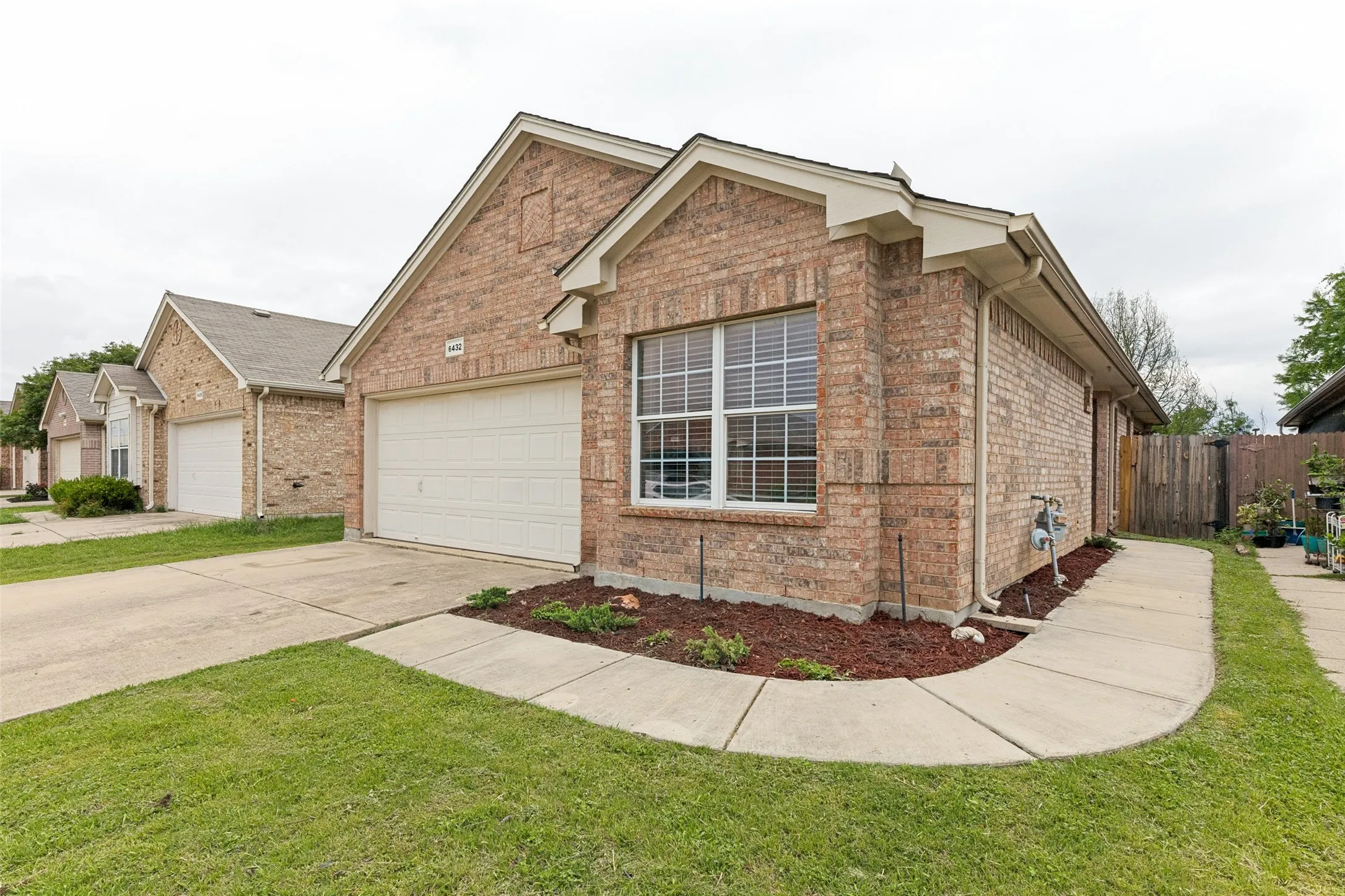 Single Family Residence For Sale in Tarrant County , 6432 Geneva Lane, Fort Worth, Texas 76131, 3 Bedroom, 2 Bathroom, 2 Garage spaces, 1,346 Sqft, built in 2004, mls#21239952, Real Estate Agent in Fort Worth, Homes For Sale in Tarrant county, Homes For Sale in Fort Worth, Realtor in Fort Worth Texas, Real Estate Brokerage Independent Realty Texas, Luminita Cordes Realtor
