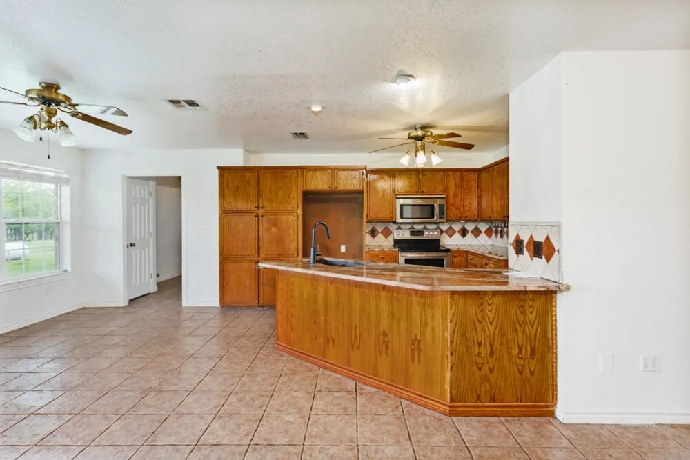 Single Family Residence For Sale in Montague County , 4316 Leona Road, Bowie, Texas 76230, 3 Bedroom, 2 Bathroom, Garage spaces, 1,860 Sqft, built in 1994, mls#21239624, Real Estate Agent in Bowie, Homes For Sale in Montague county, Homes For Sale in Bowie, Realtor in Bowie Texas, Real Estate Brokerage Independent Realty Texas, Luminita Cordes Realtor