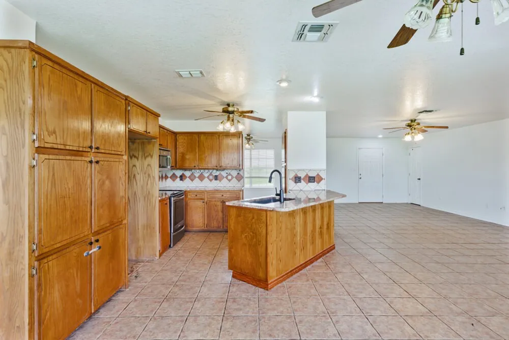 Single Family Residence For Sale in Montague County , 4316 Leona Road, Bowie, Texas 76230, 3 Bedroom, 2 Bathroom, Garage spaces, 1,860 Sqft, built in 1994, mls#21239624, Real Estate Agent in Bowie, Homes For Sale in Montague county, Homes For Sale in Bowie, Realtor in Bowie Texas, Real Estate Brokerage Independent Realty Texas, Luminita Cordes Realtor