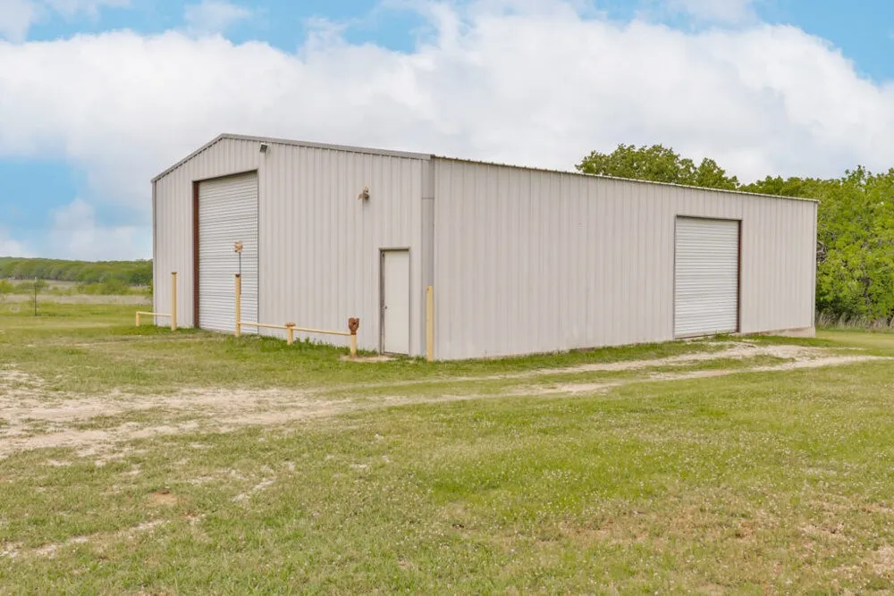 Single Family Residence For Sale in Montague County , 4316 Leona Road, Bowie, Texas 76230, 3 Bedroom, 2 Bathroom, Garage spaces, 1,860 Sqft, built in 1994, mls#21239624, Real Estate Agent in Bowie, Homes For Sale in Montague county, Homes For Sale in Bowie, Realtor in Bowie Texas, Real Estate Brokerage Independent Realty Texas, Luminita Cordes Realtor