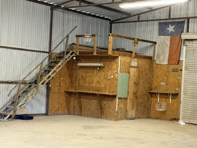 Single Family Residence For Sale in Montague County , 4316 Leona Road, Bowie, Texas 76230, 3 Bedroom, 2 Bathroom, Garage spaces, 1,860 Sqft, built in 1994, mls#21239624, Real Estate Agent in Bowie, Homes For Sale in Montague county, Homes For Sale in Bowie, Realtor in Bowie Texas, Real Estate Brokerage Independent Realty Texas, Luminita Cordes Realtor