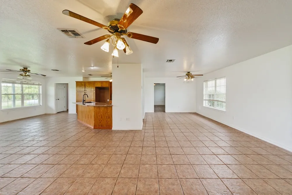Single Family Residence For Sale in Montague County , 4316 Leona Road, Bowie, Texas 76230, 3 Bedroom, 2 Bathroom, Garage spaces, 1,860 Sqft, built in 1994, mls#21239624, Real Estate Agent in Bowie, Homes For Sale in Montague county, Homes For Sale in Bowie, Realtor in Bowie Texas, Real Estate Brokerage Independent Realty Texas, Luminita Cordes Realtor