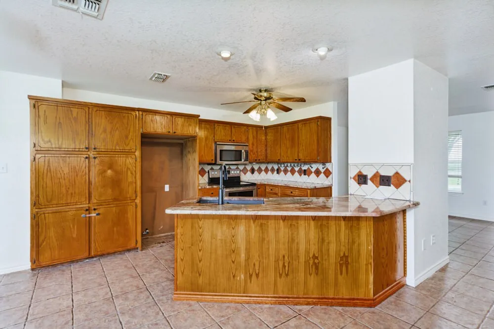 Single Family Residence For Sale in Montague County , 4316 Leona Road, Bowie, Texas 76230, 3 Bedroom, 2 Bathroom, Garage spaces, 1,860 Sqft, built in 1994, mls#21239624, Real Estate Agent in Bowie, Homes For Sale in Montague county, Homes For Sale in Bowie, Realtor in Bowie Texas, Real Estate Brokerage Independent Realty Texas, Luminita Cordes Realtor