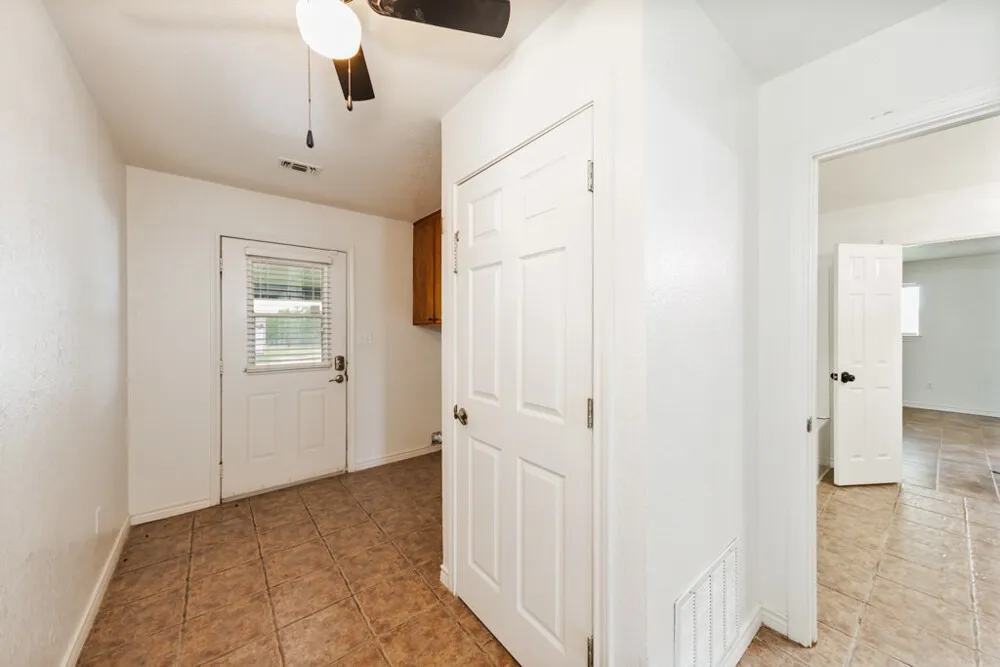 Single Family Residence For Sale in Montague County , 4316 Leona Road, Bowie, Texas 76230, 3 Bedroom, 2 Bathroom, Garage spaces, 1,860 Sqft, built in 1994, mls#21239624, Real Estate Agent in Bowie, Homes For Sale in Montague county, Homes For Sale in Bowie, Realtor in Bowie Texas, Real Estate Brokerage Independent Realty Texas, Luminita Cordes Realtor