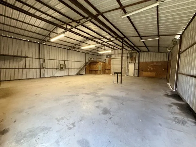 Single Family Residence For Sale in Montague County , 4316 Leona Road, Bowie, Texas 76230, 3 Bedroom, 2 Bathroom, Garage spaces, 1,860 Sqft, built in 1994, mls#21239624, Real Estate Agent in Bowie, Homes For Sale in Montague county, Homes For Sale in Bowie, Realtor in Bowie Texas, Real Estate Brokerage Independent Realty Texas, Luminita Cordes Realtor