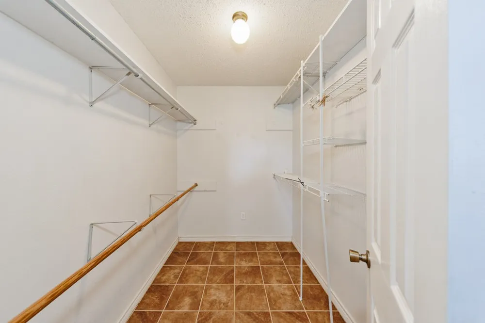 Walk in Closet Master Bedroom